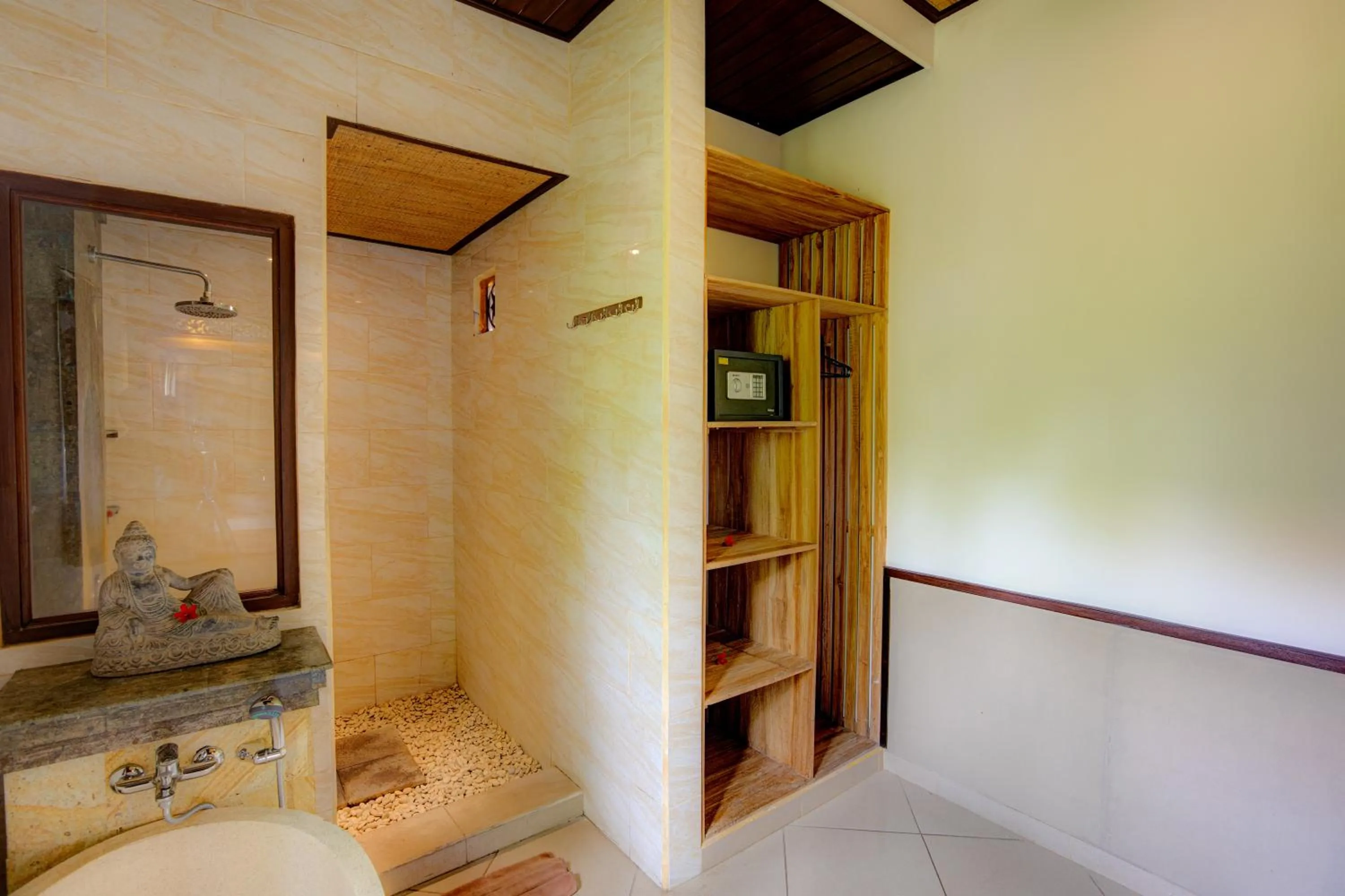 Shower in Dupa Ubud