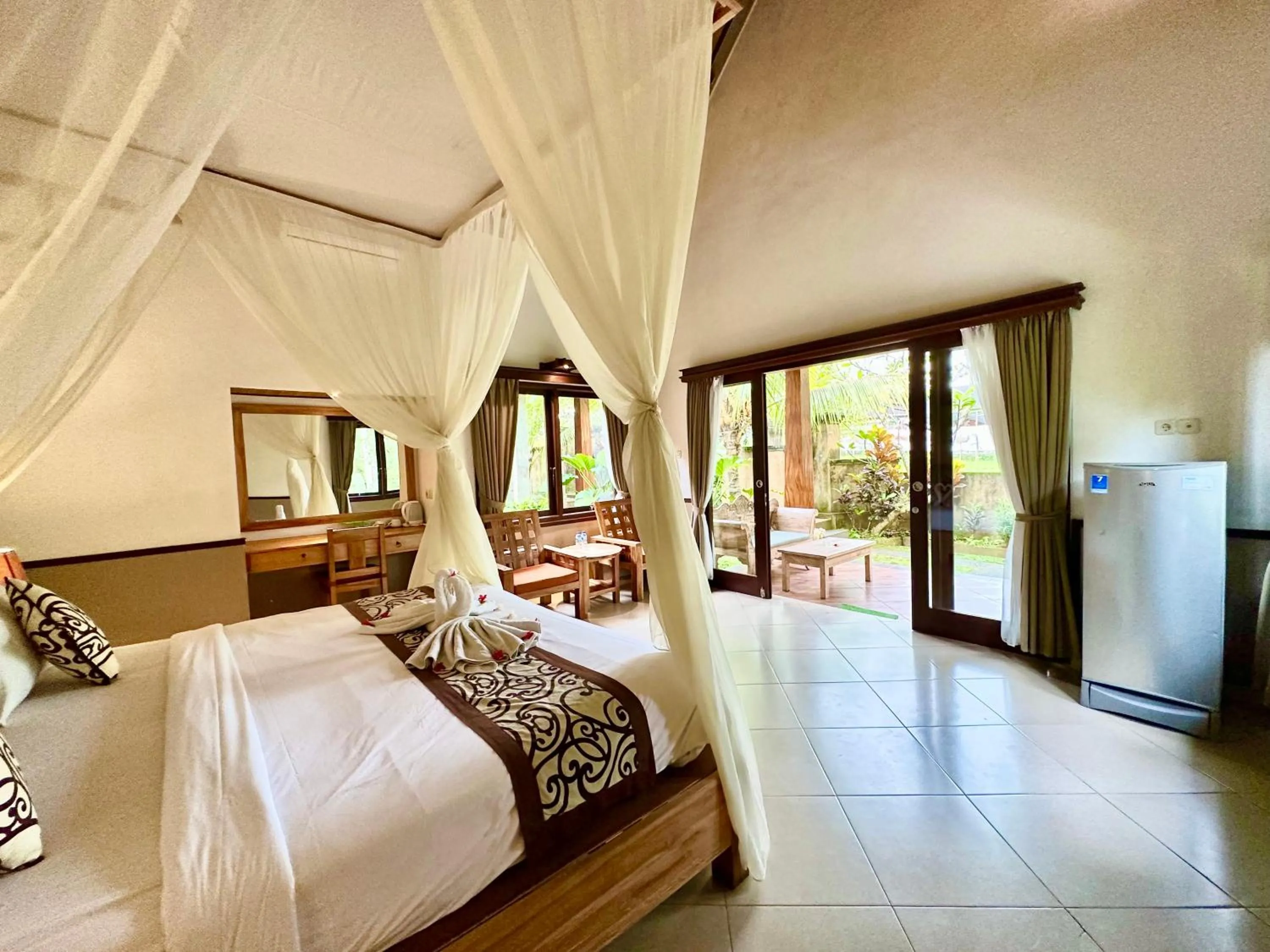 Property building, Bed in Dupa Ubud