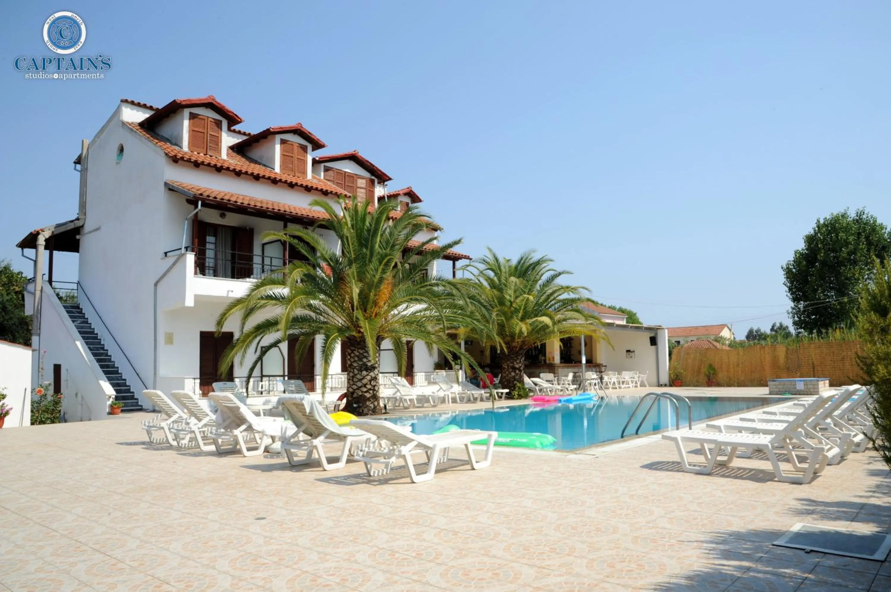 Facade/entrance in Captains Studios & Apartments