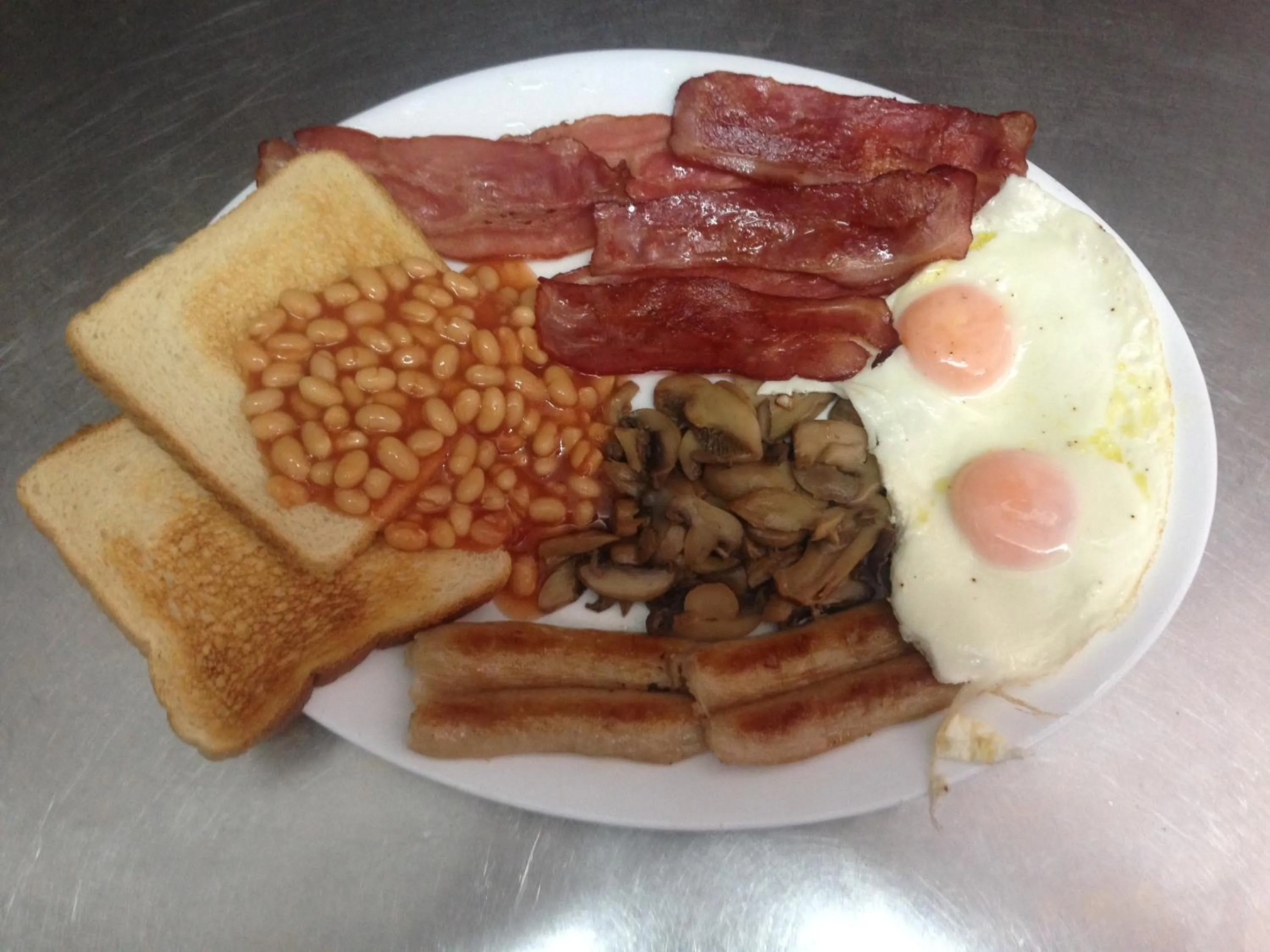 Restaurant/places to eat in Captains Studios & Apartments