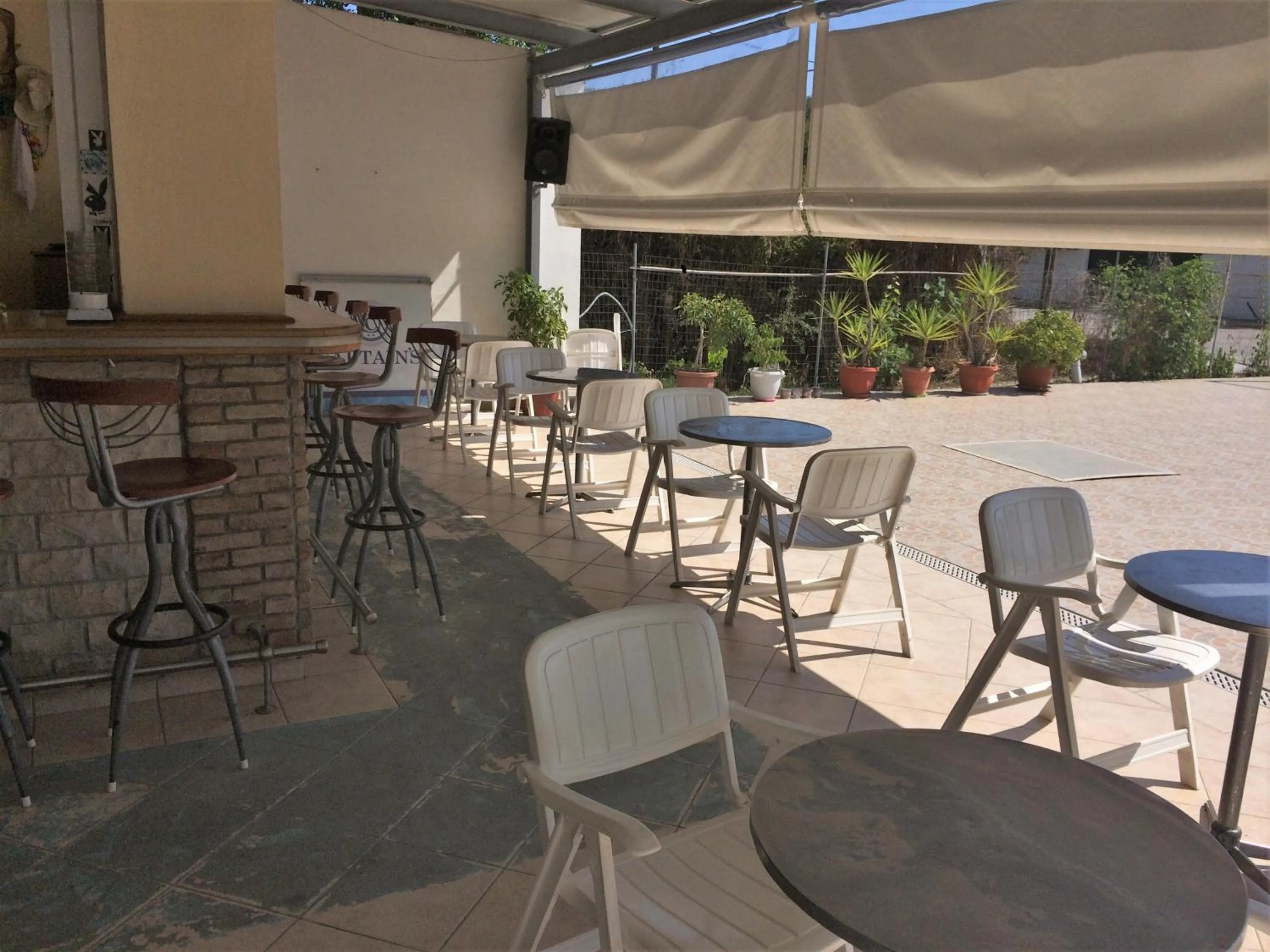 Lounge or bar in Captains Studios & Apartments