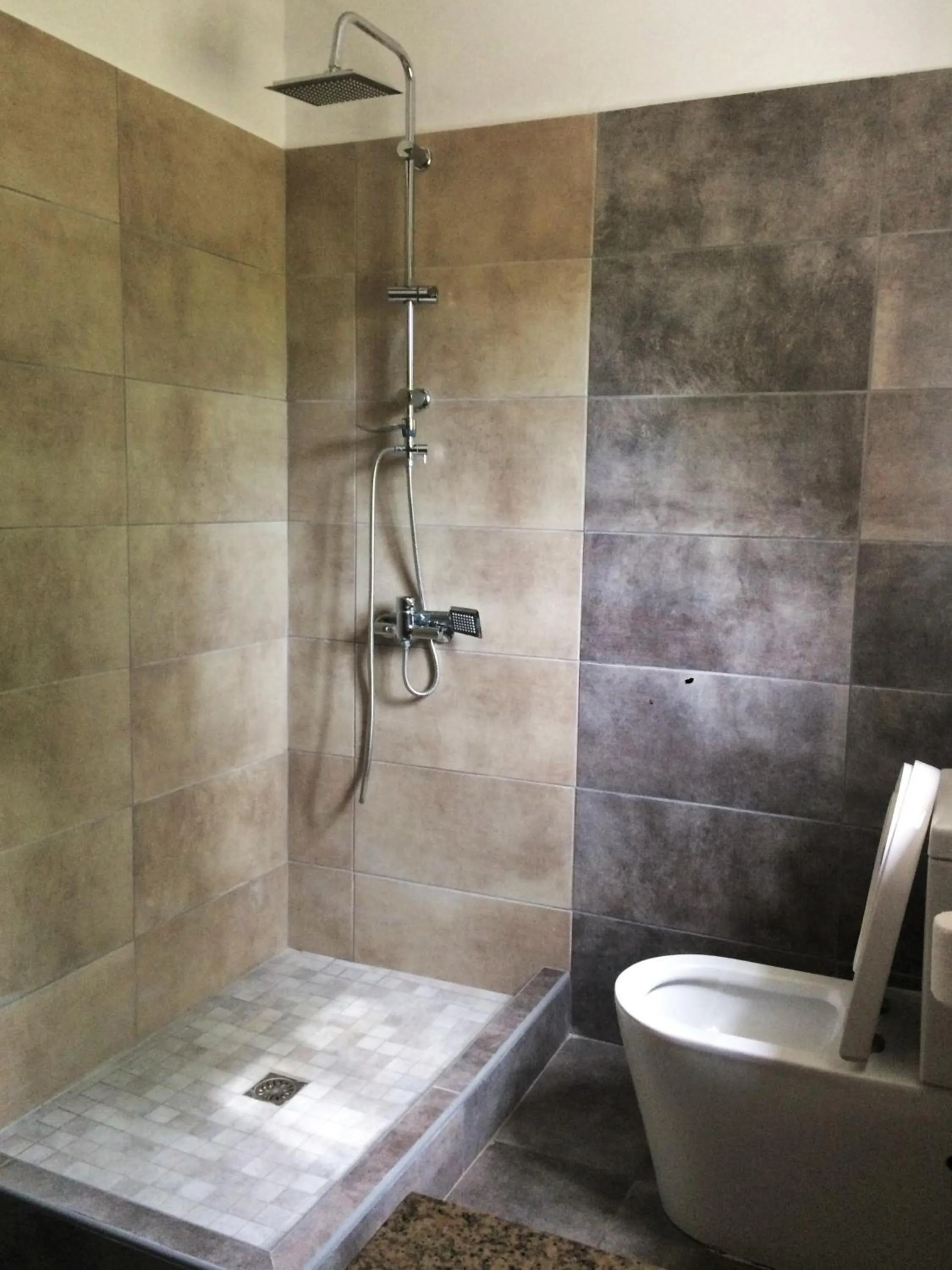 Shower in Captains Studios & Apartments