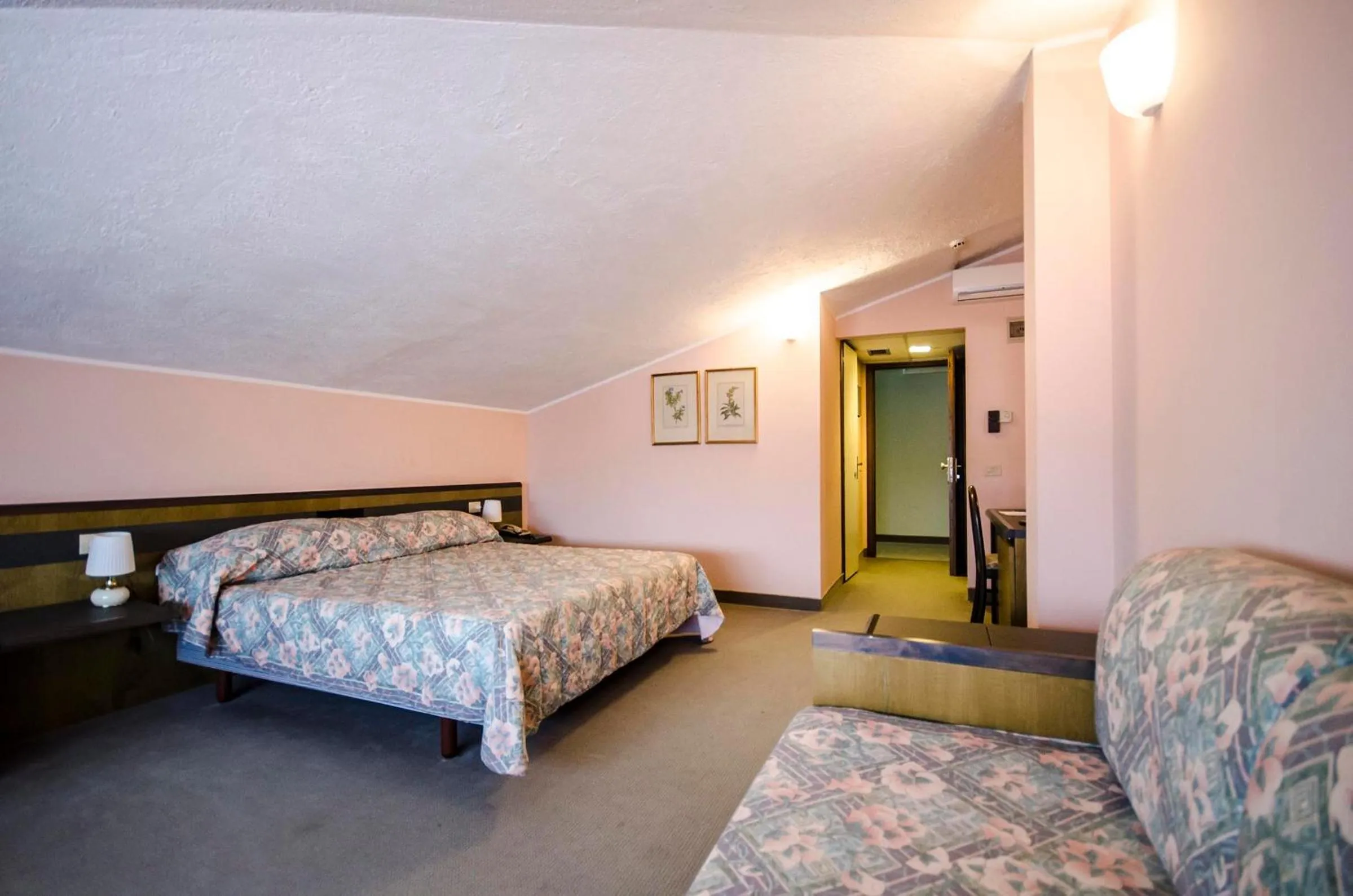 Photo of the whole room in Torre Del Sole