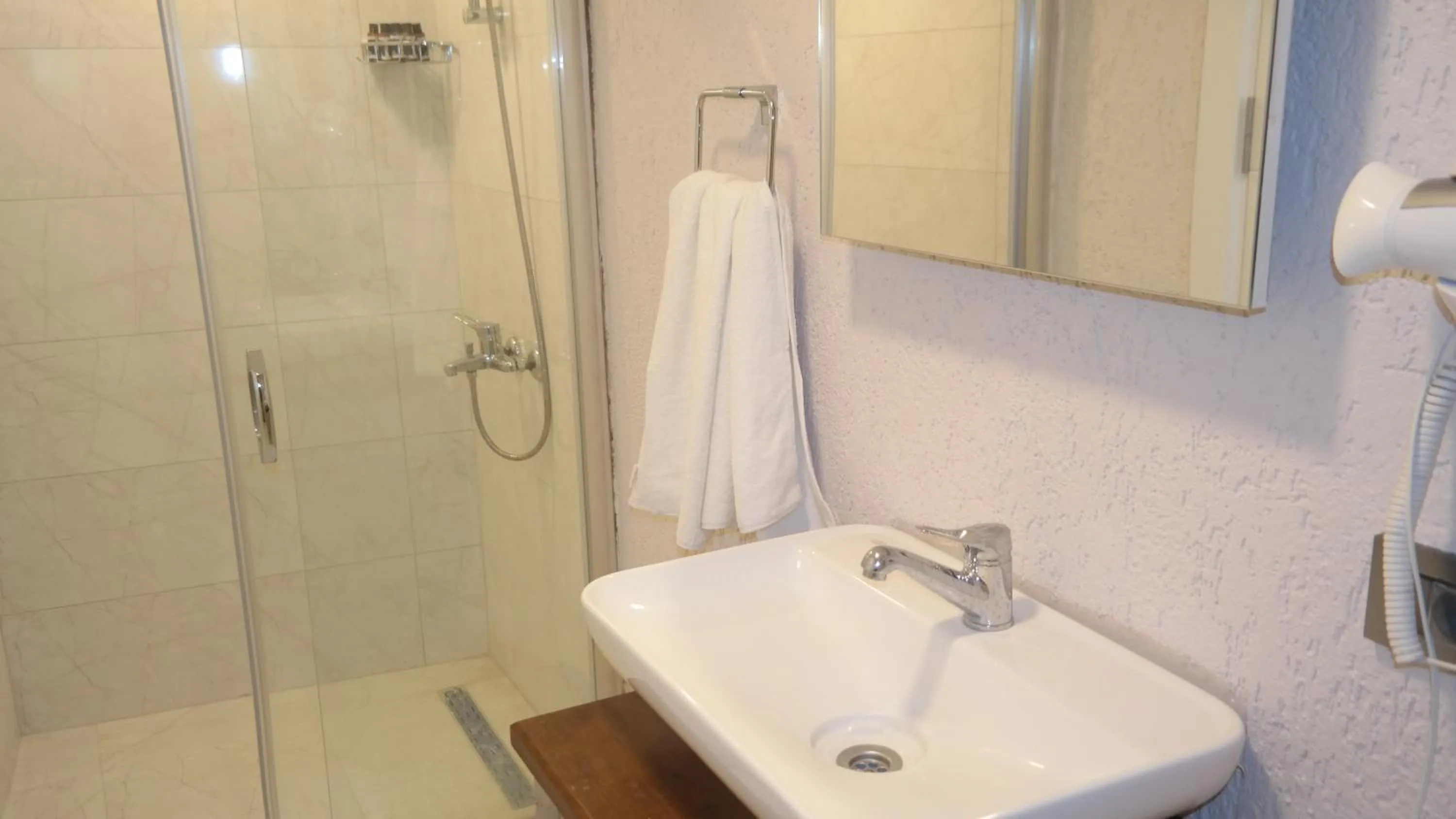 Shower in ByAKKAN HOTEL