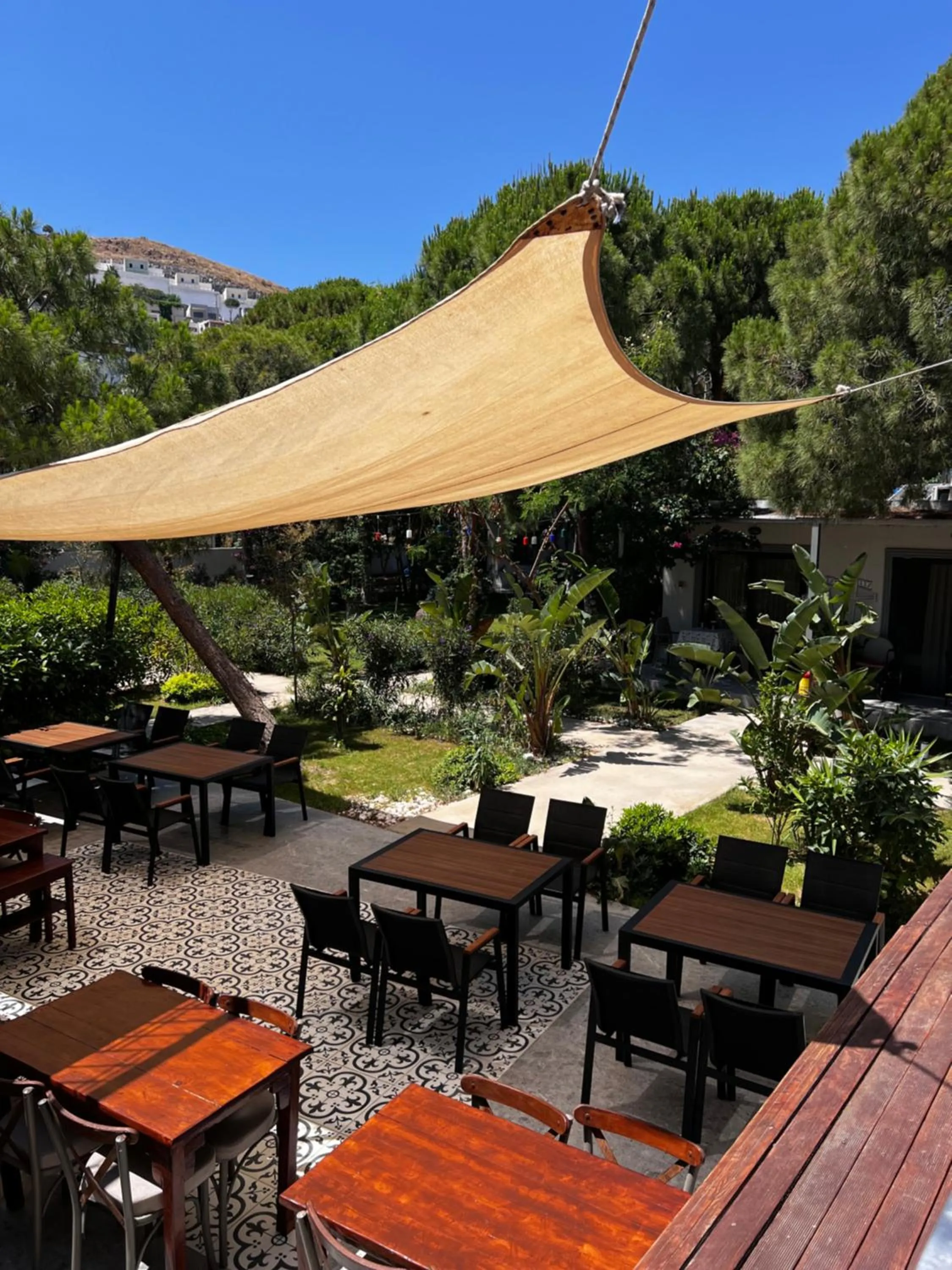 Restaurant/places to eat in ByAKKAN HOTEL