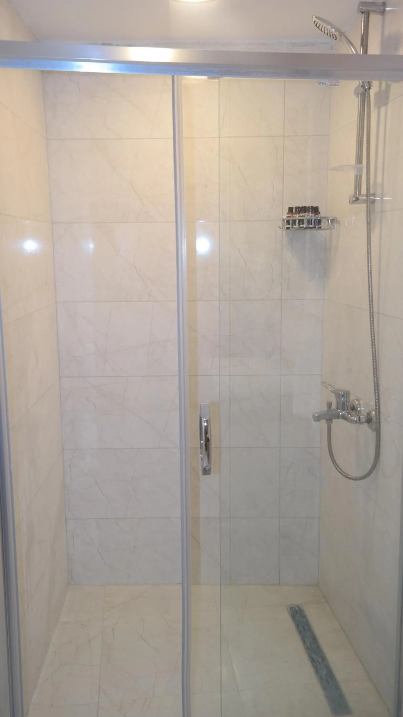 Shower in ByAKKAN HOTEL