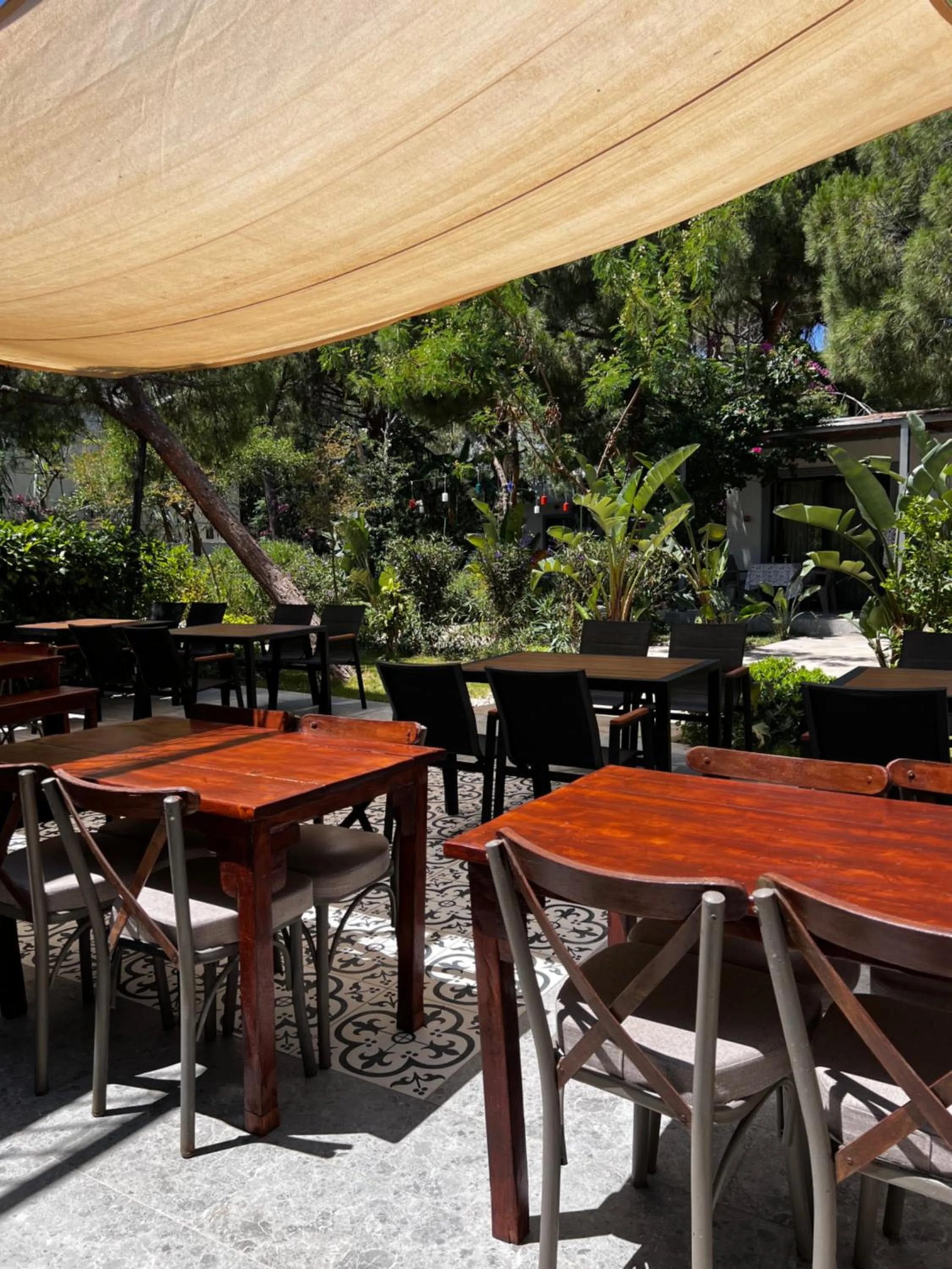 Restaurant/places to eat in ByAKKAN HOTEL