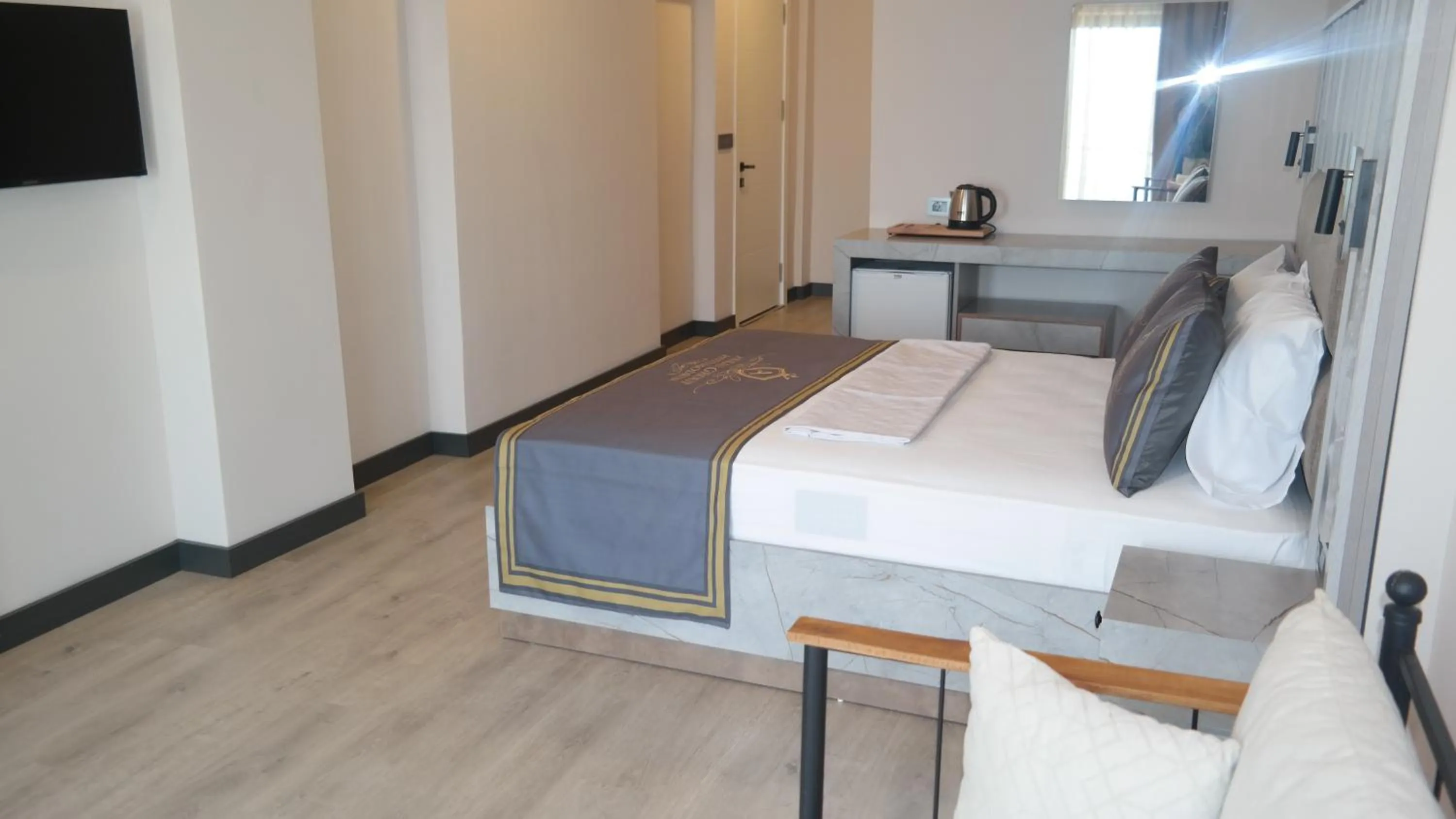 Shower, Bed in ByAKKAN HOTEL