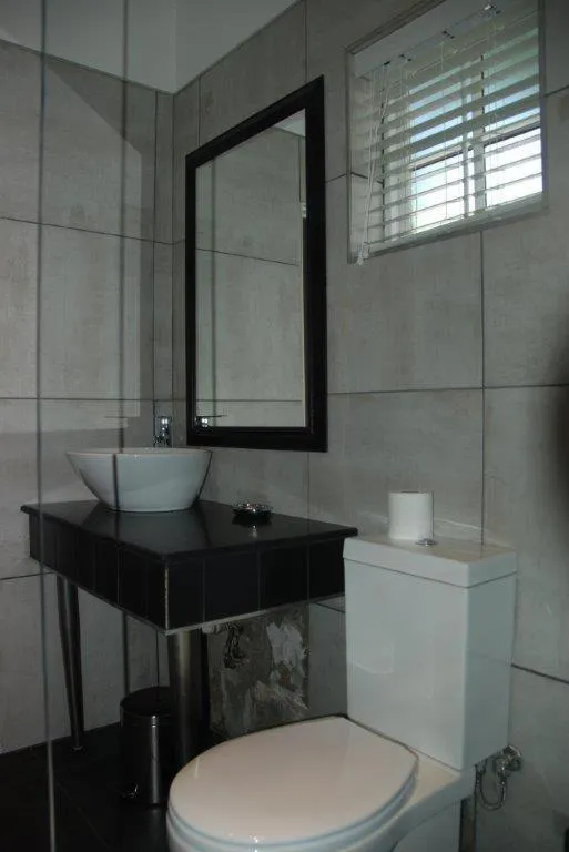 Bathroom in Knysna Inn