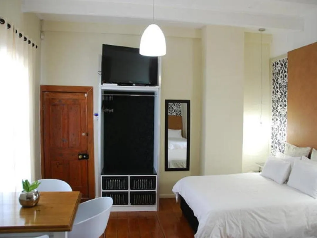 Bedroom, Bed in Knysna Inn