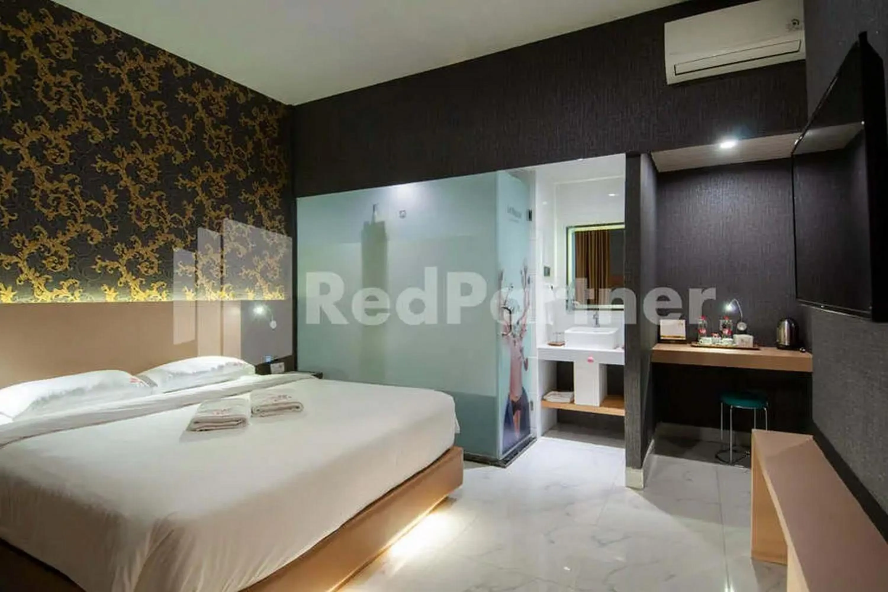 Bedroom, Bed in Selecta Hotel Medan Petisah R Signature Mitra RedDoorz