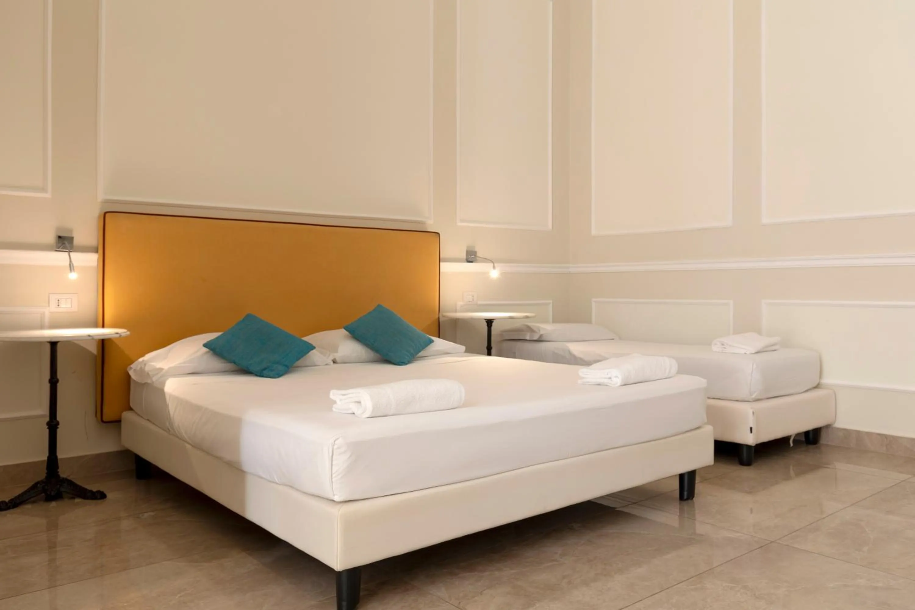 Bed in Napolit'amo Hotel Principe