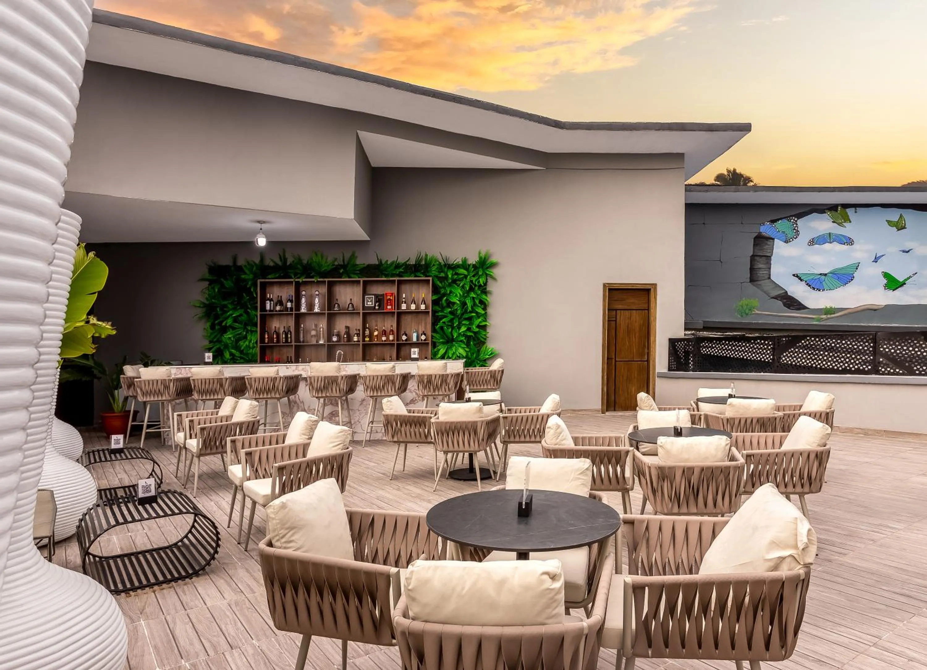 Restaurant/places to eat in The Art Hotel