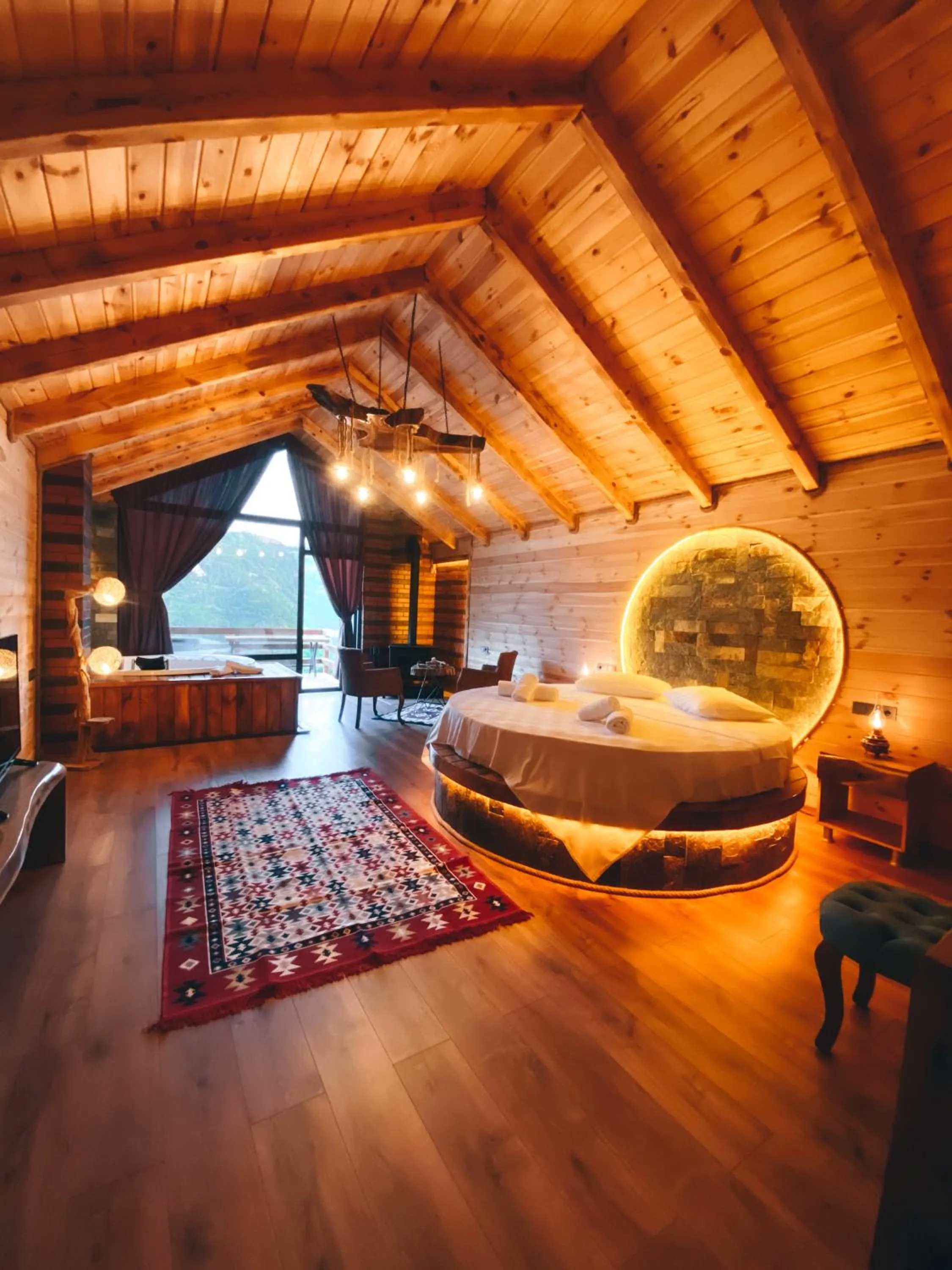 Living room, Bed in ZirvedeKal Suit Otel