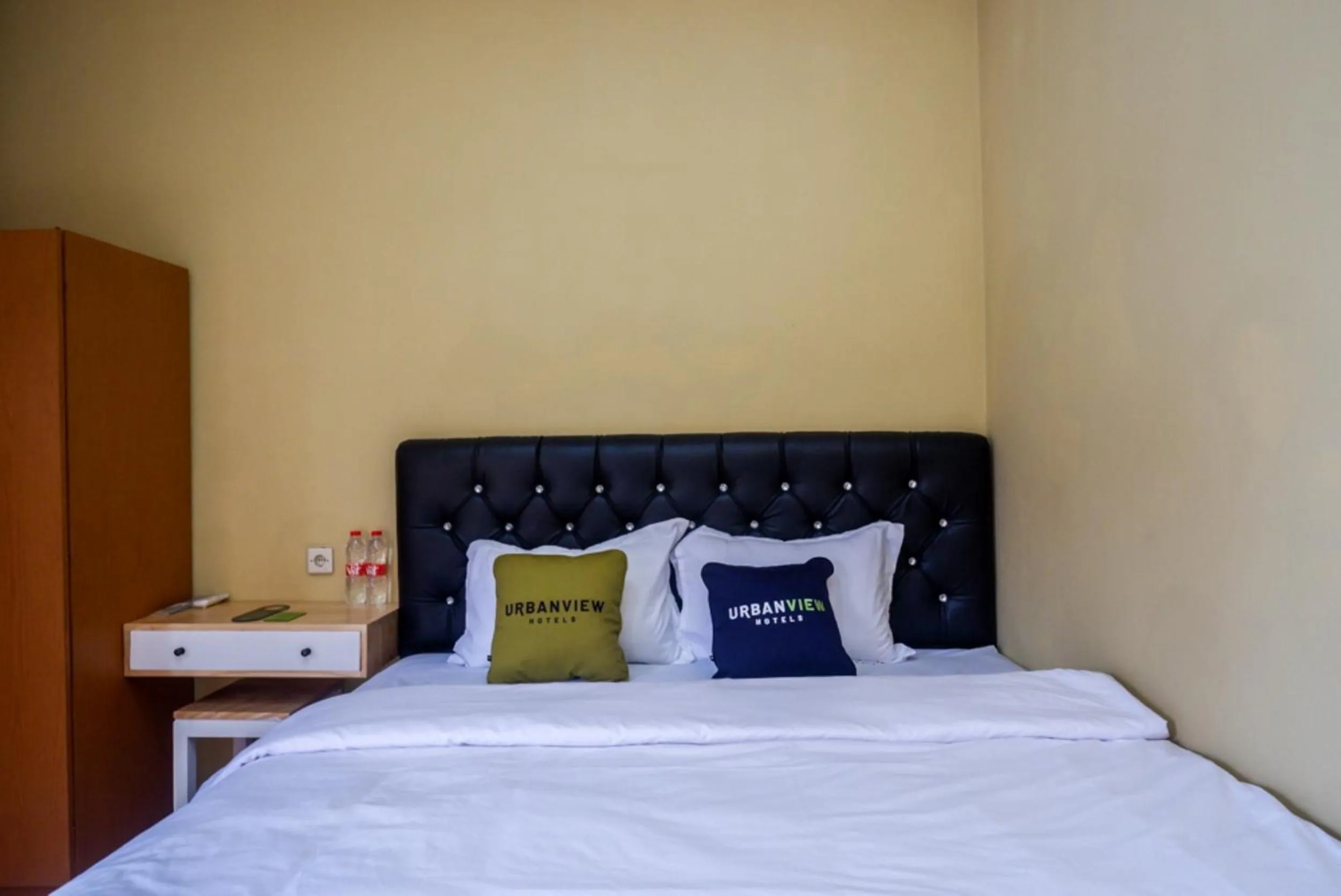 Bedroom, Bed in Urbanview Hotel Telu Wolu Monjali by RedDoorz