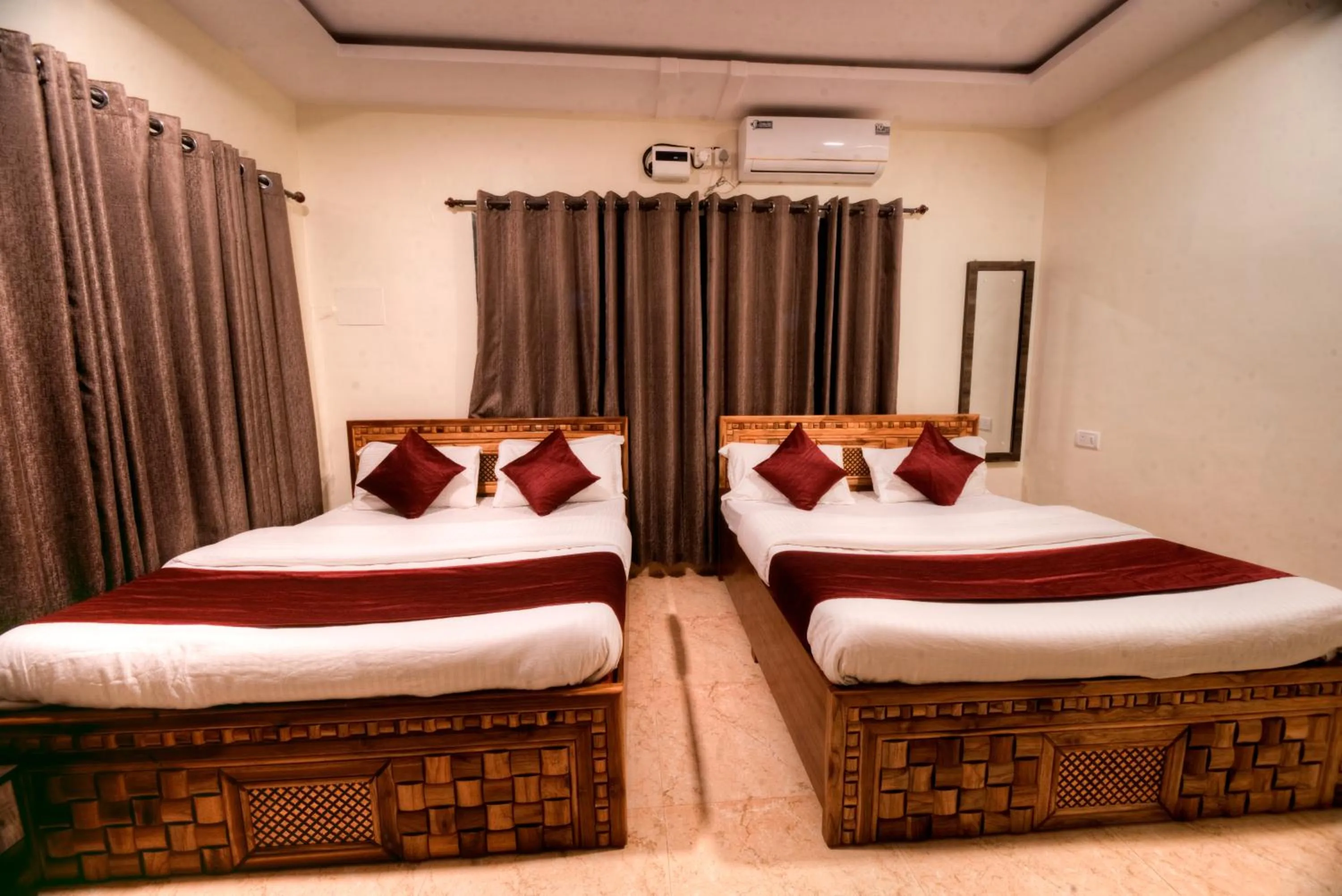 Family, Bed in Hotel Snehaprabha - Near to Nagaon Beach Alibaug