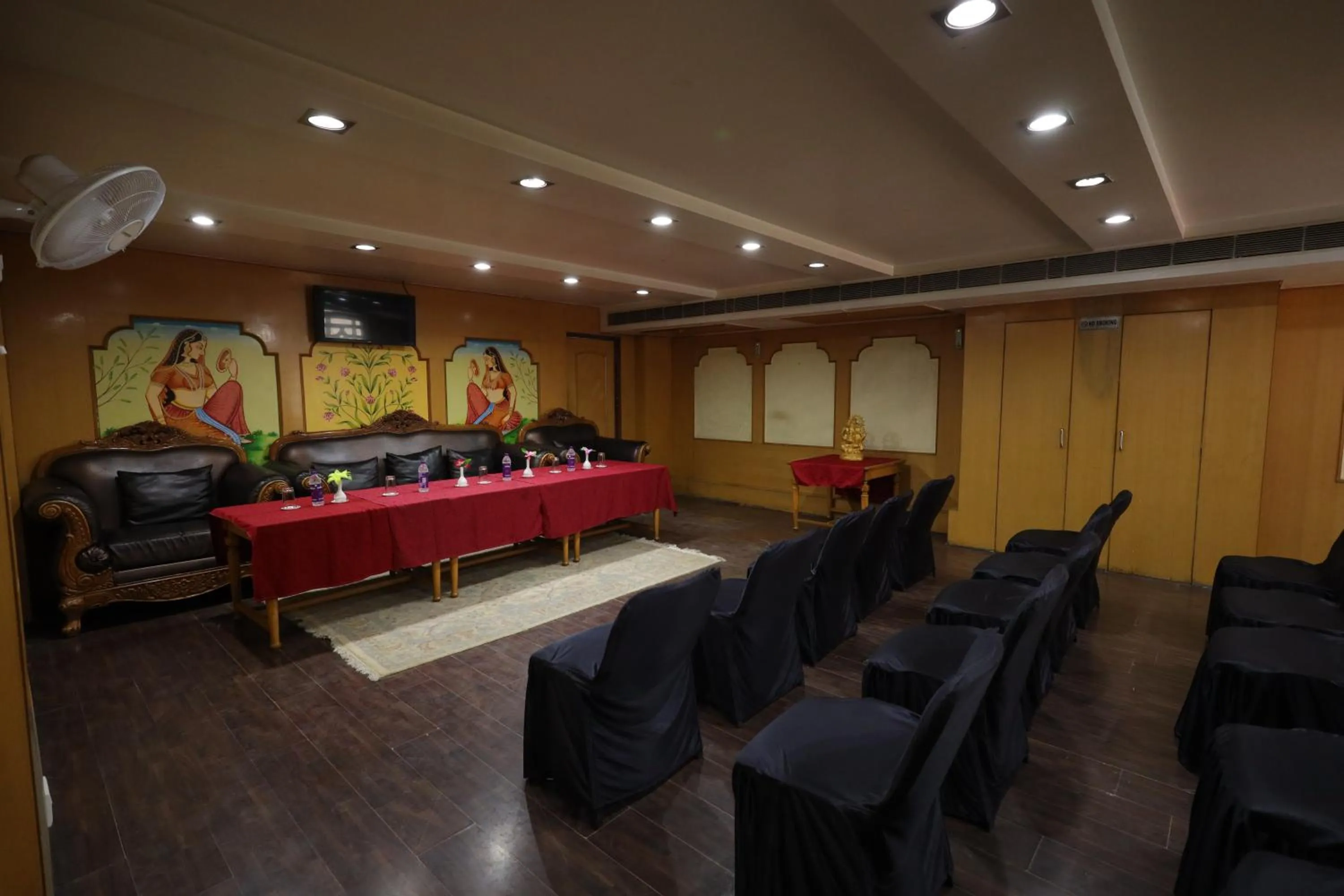 Meeting/conference room in Hotel Maru Casa