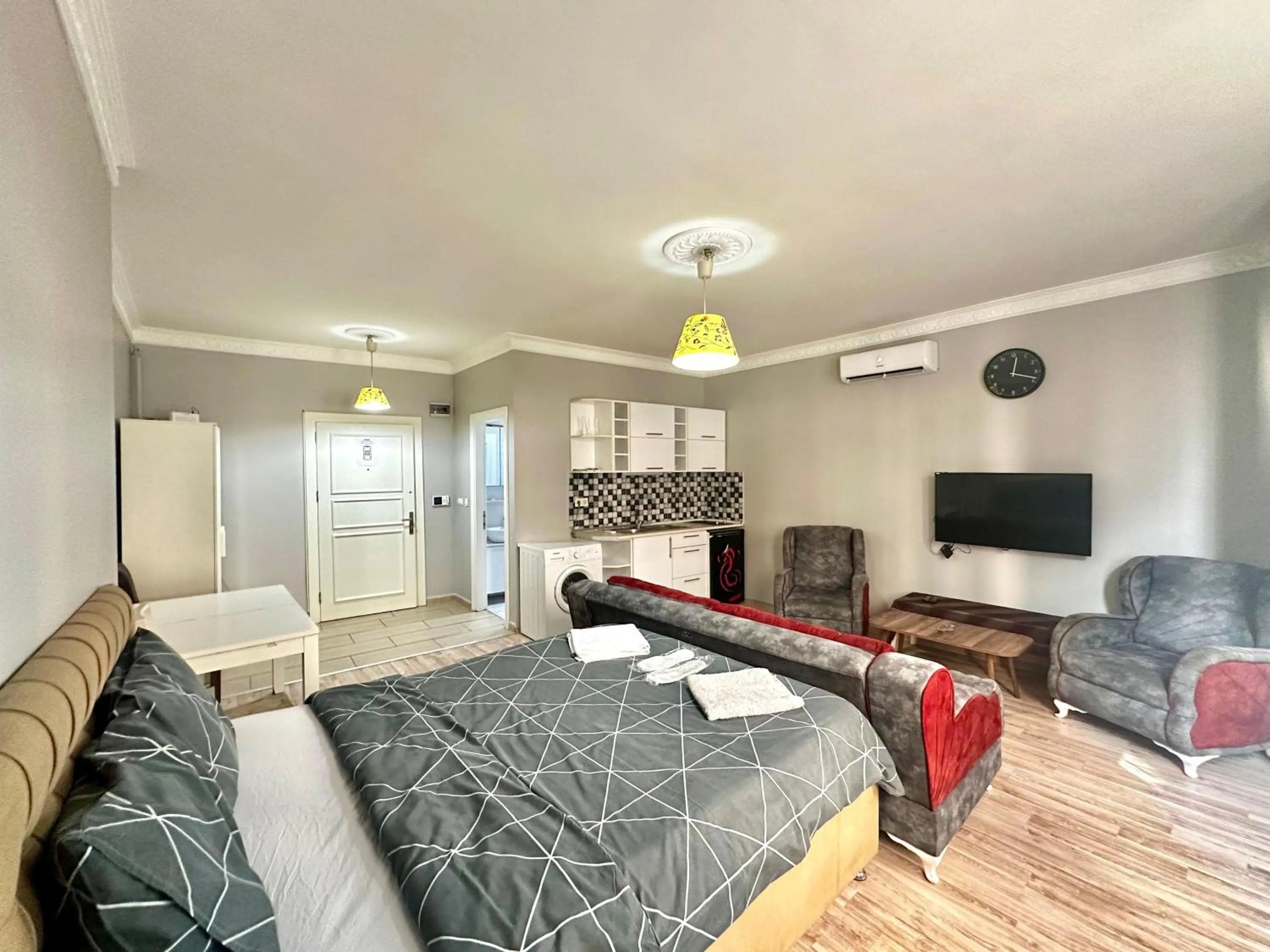 Communal lounge/ TV room, Bed in Blueway Hotel Residence