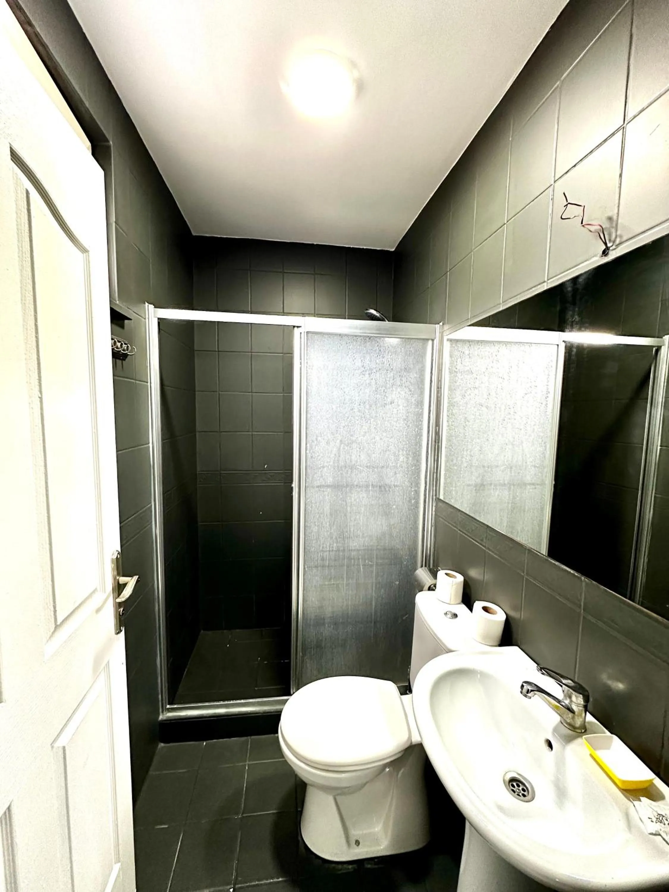 Shower in Blueway Hotel Residence