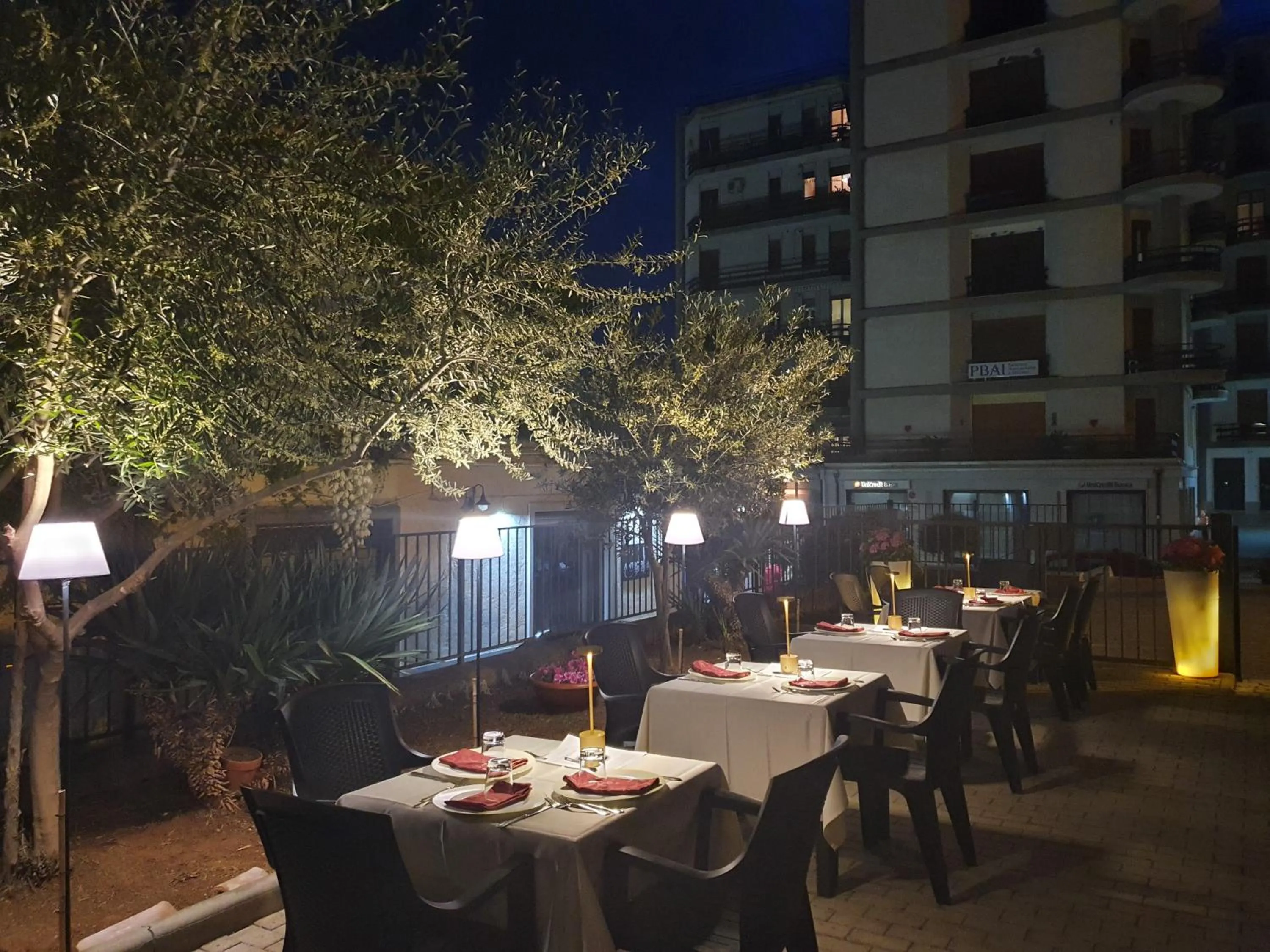 Restaurant/places to eat in Del Cavaliere