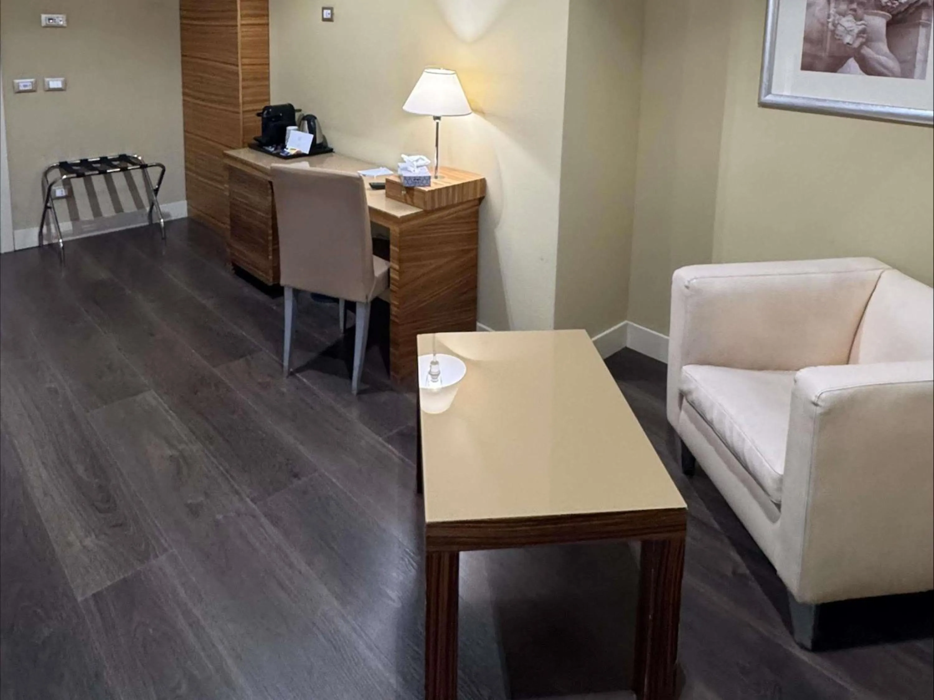 Bedroom in Mercure Roma Centro Saint John