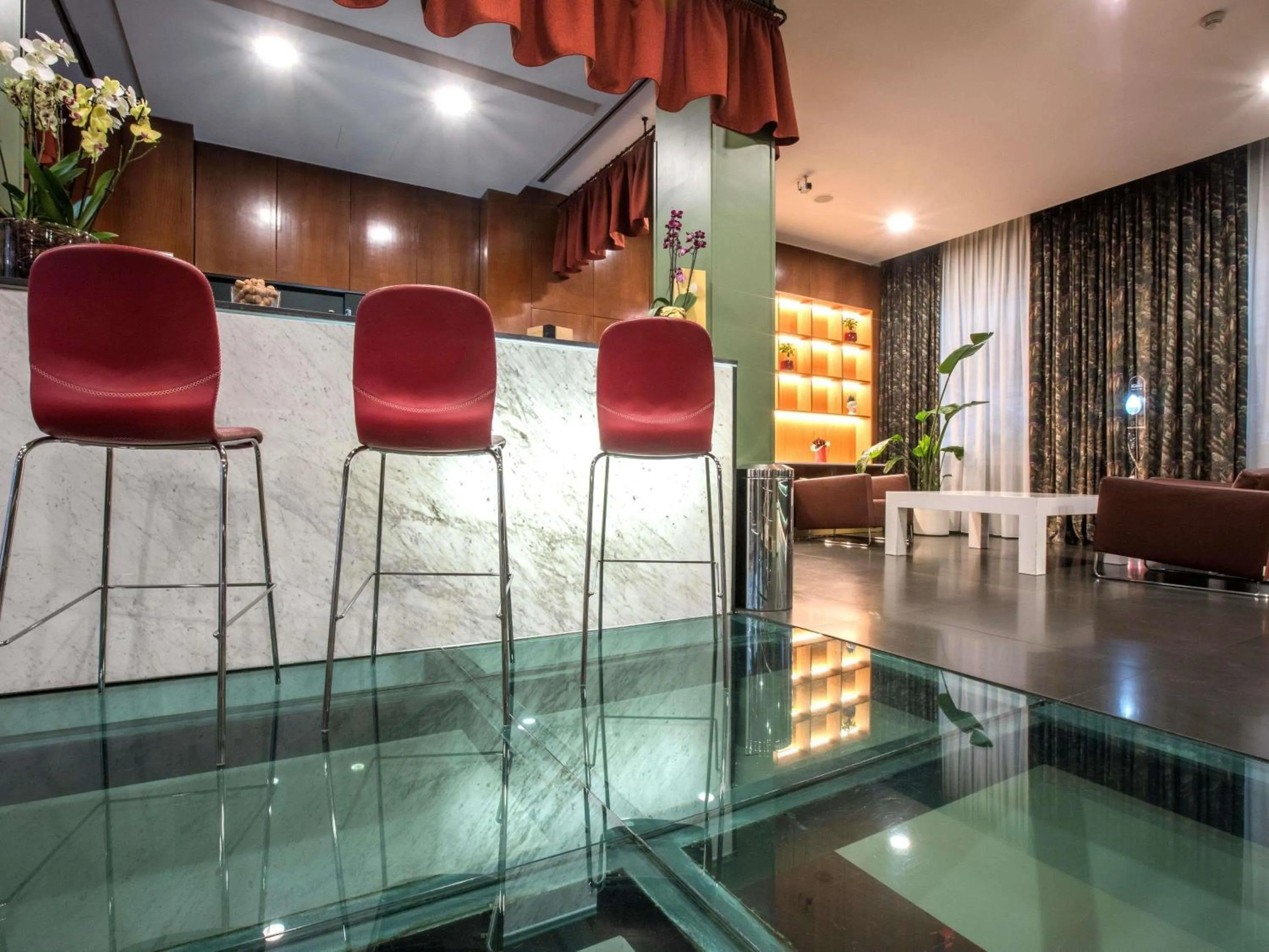 Lounge or bar in Mercure Roma Centro Saint John