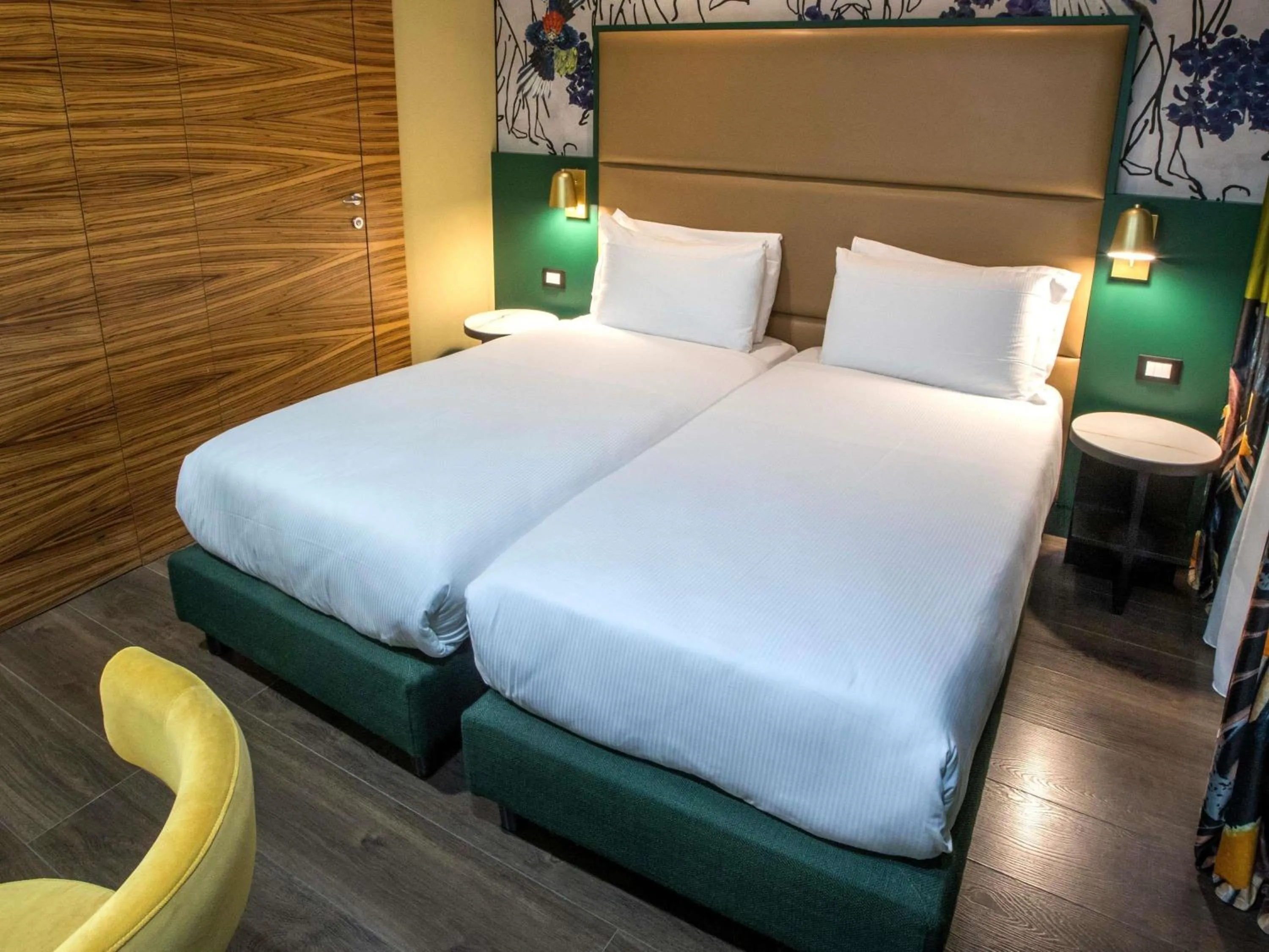 Bedroom, Bed in Mercure Roma Centro Saint John