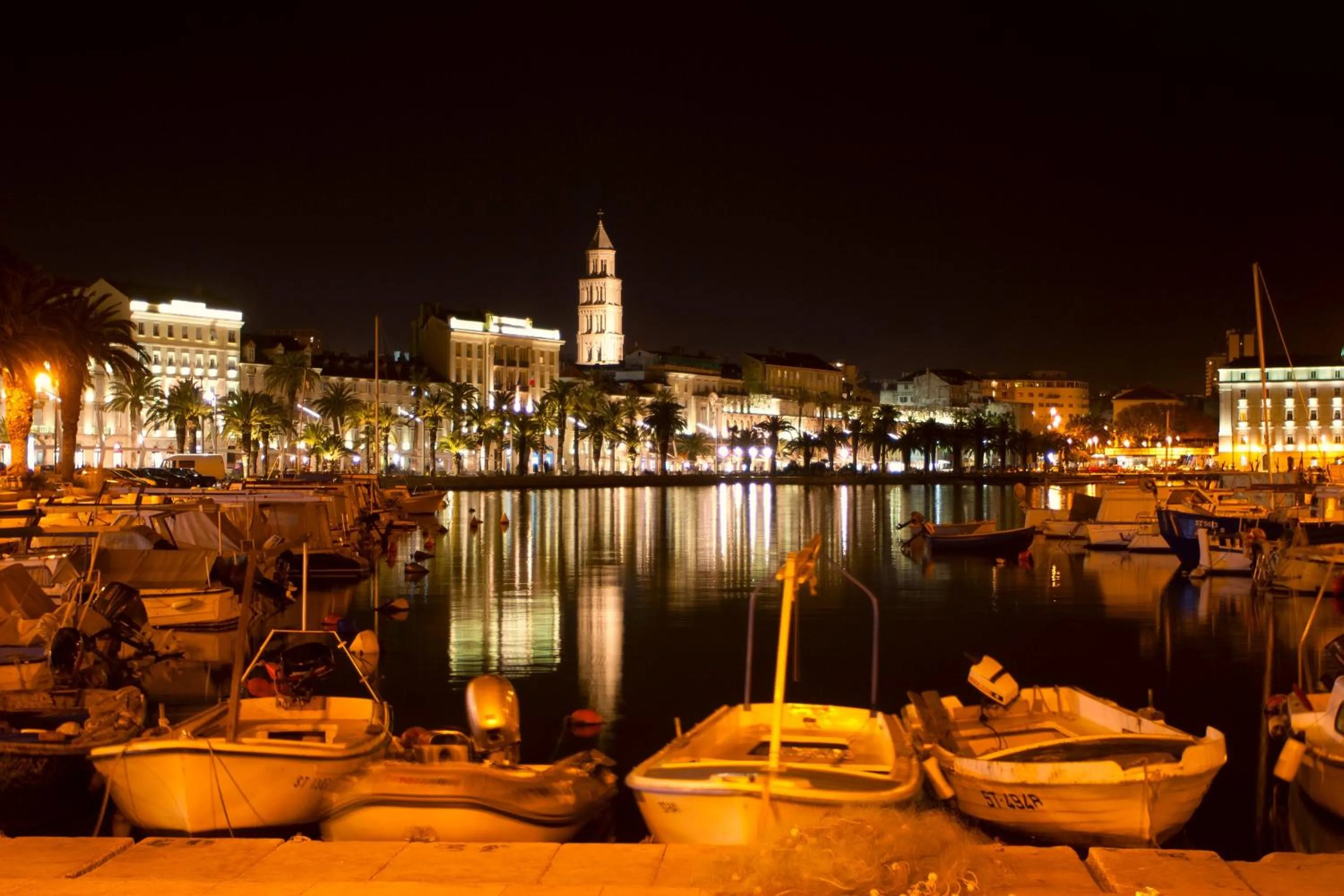 Neighbourhood in 48 Rooms Split