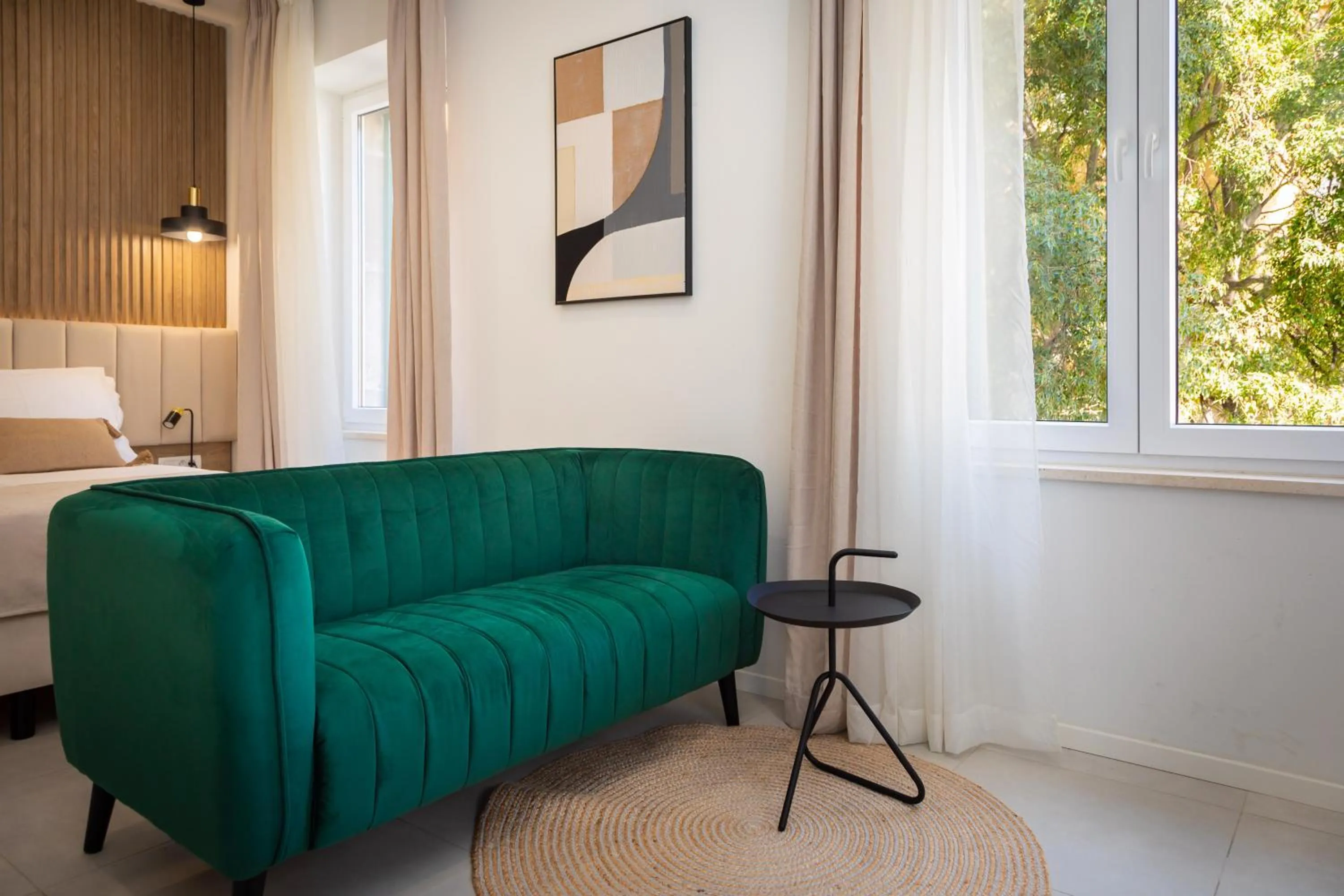 Seating area, Bed in 48 Rooms Split