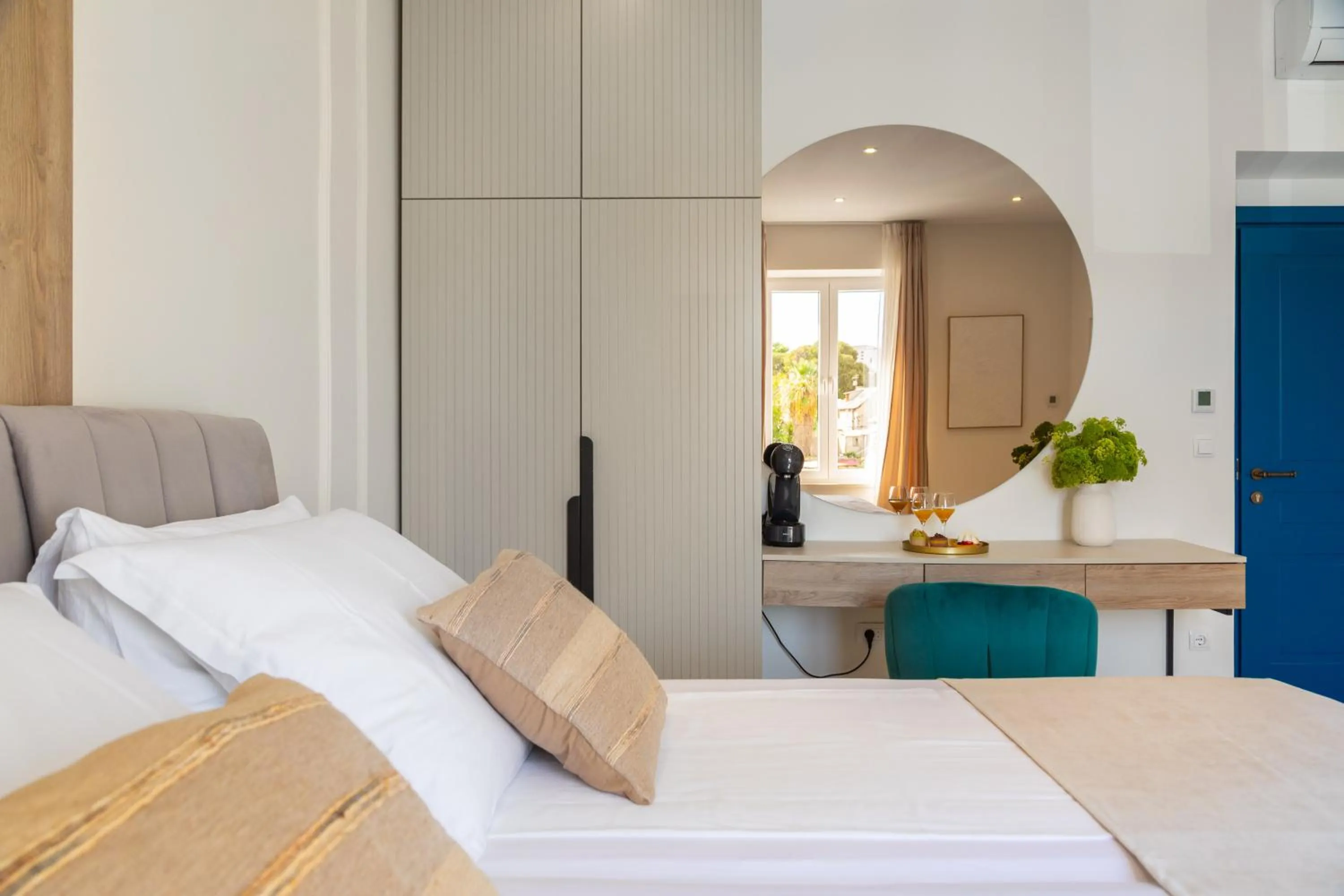 Bedroom, Bed in 48 Rooms Split