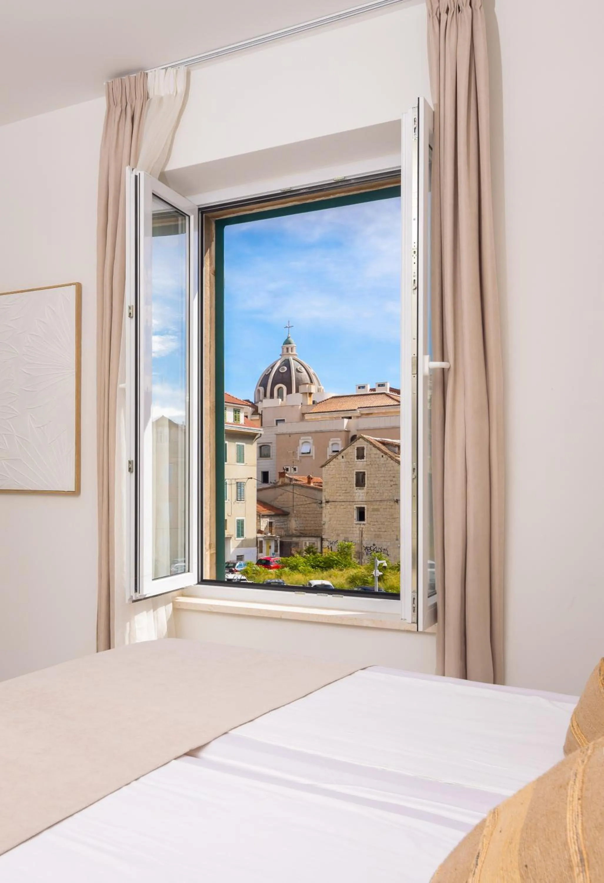 Bedroom, Bed in 48 Rooms Split