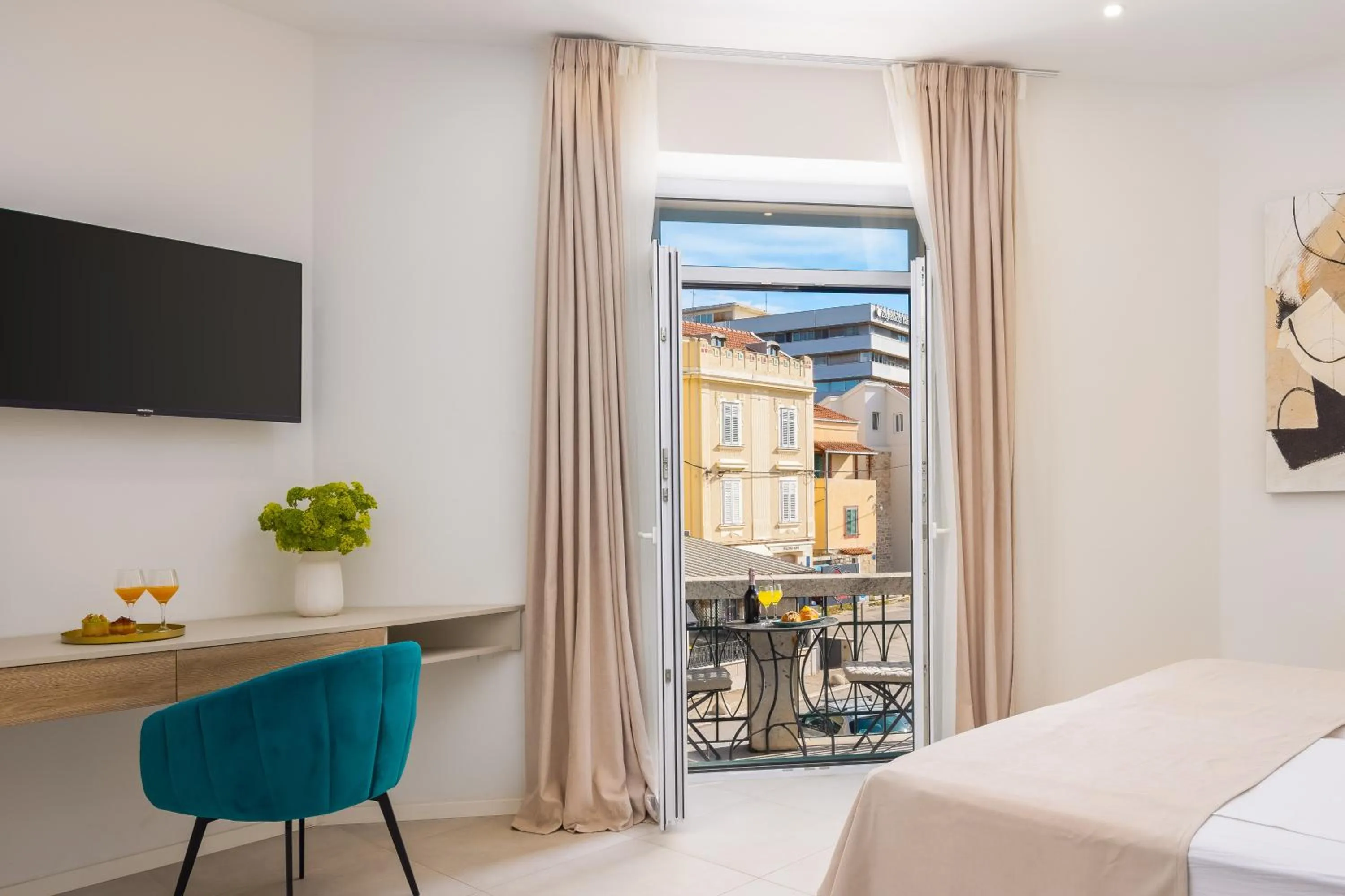 Balcony/Terrace, Bed in 48 Rooms Split