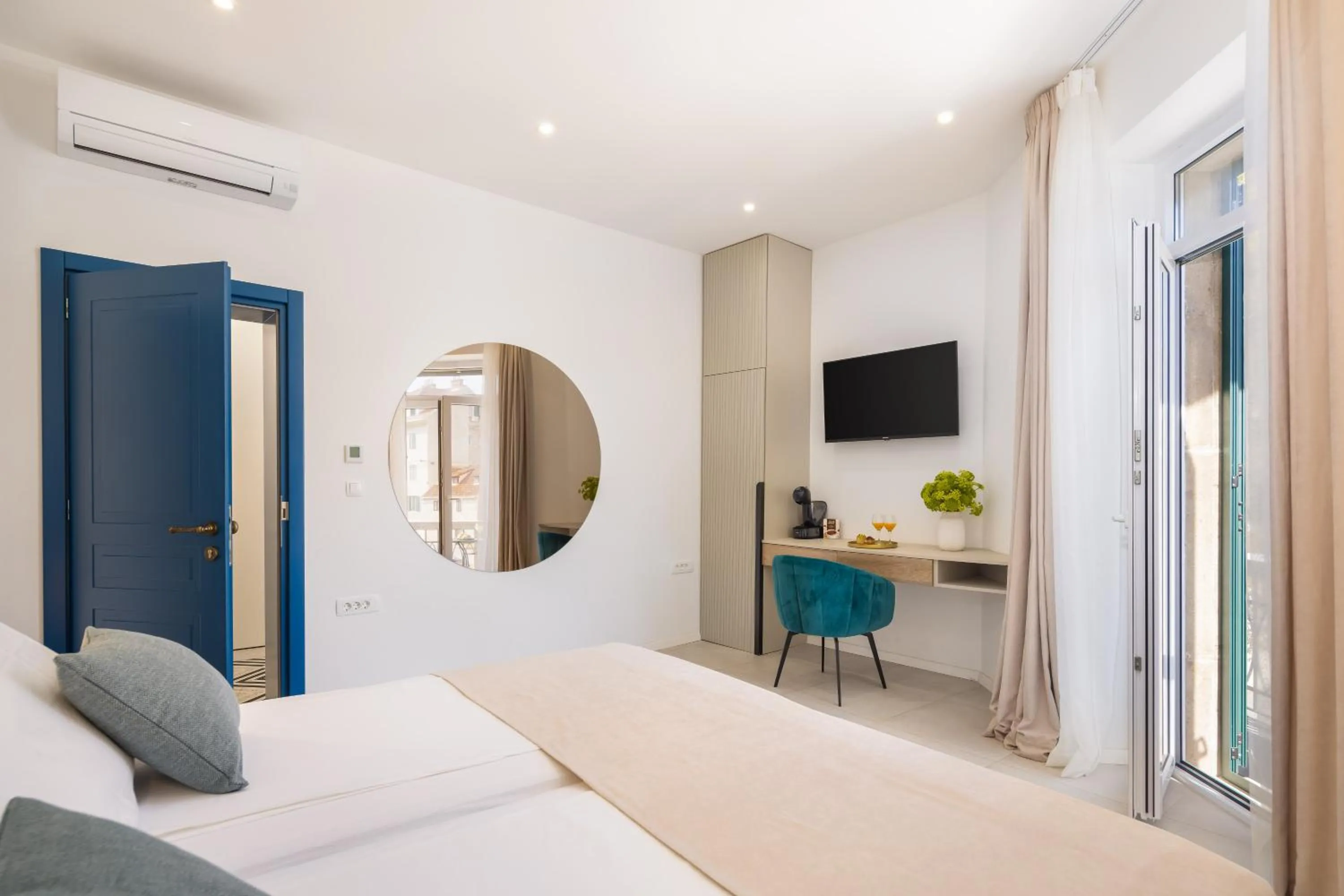 TV and multimedia, Bed in 48 Rooms Split