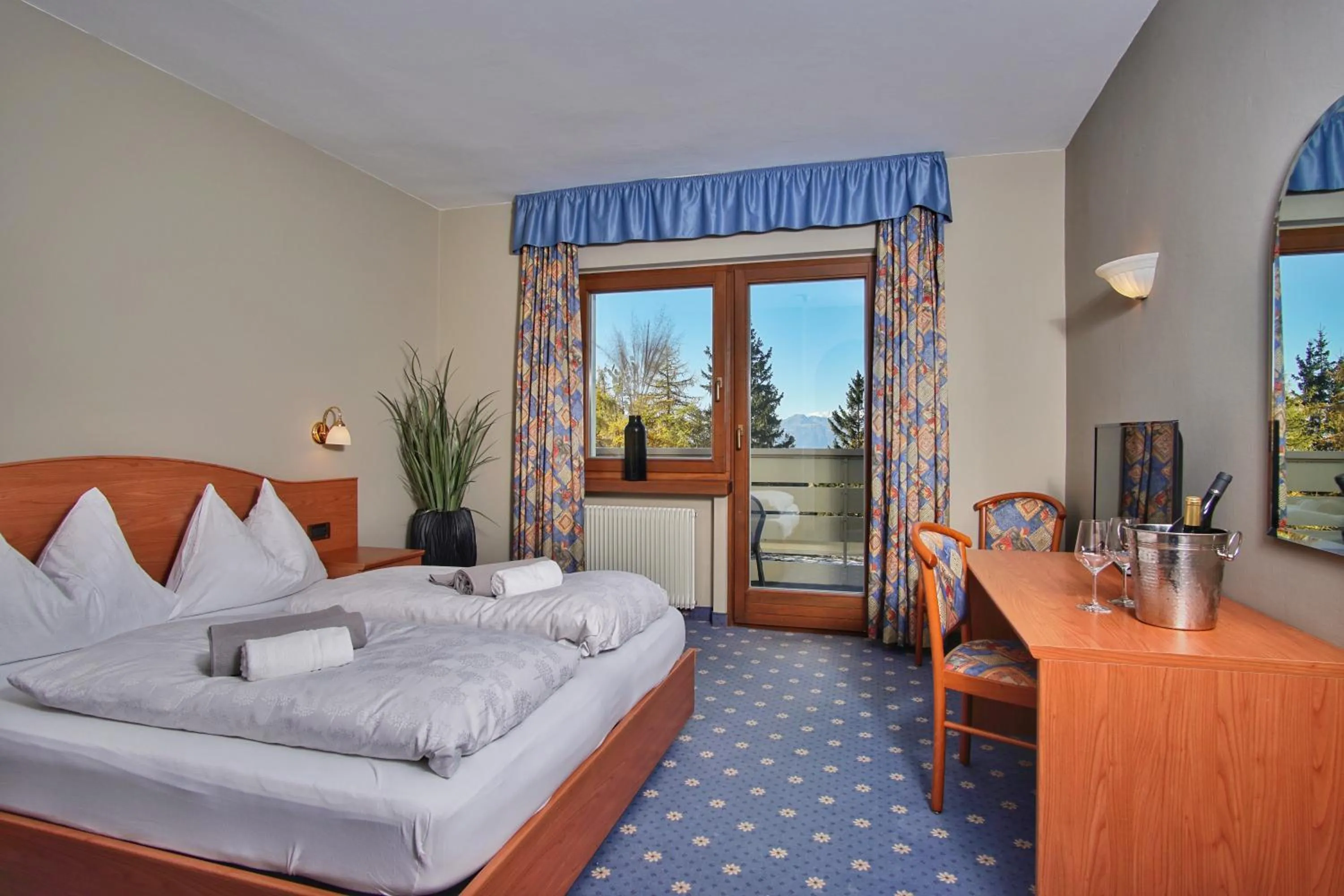 Photo of the whole room in PanoramaHotel Penegal