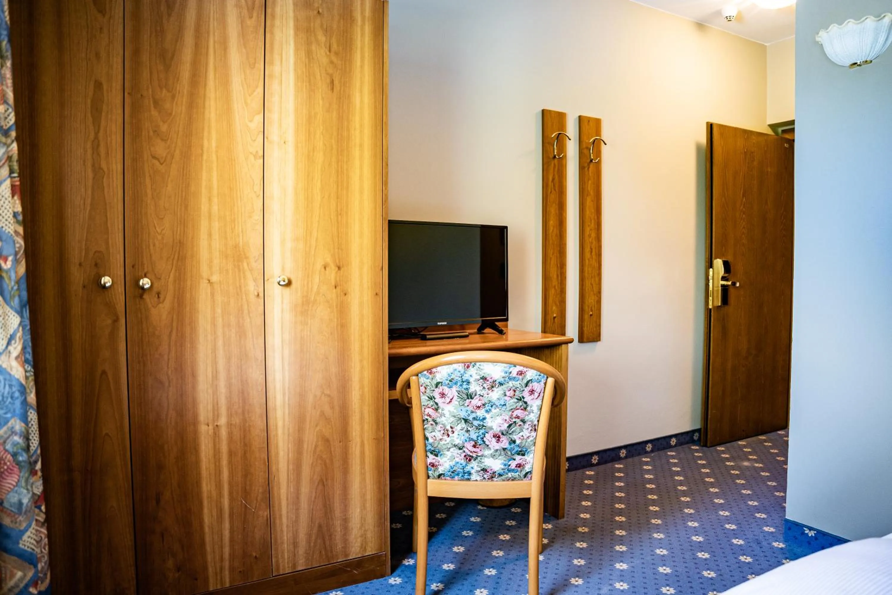 Photo of the whole room in PanoramaHotel Penegal