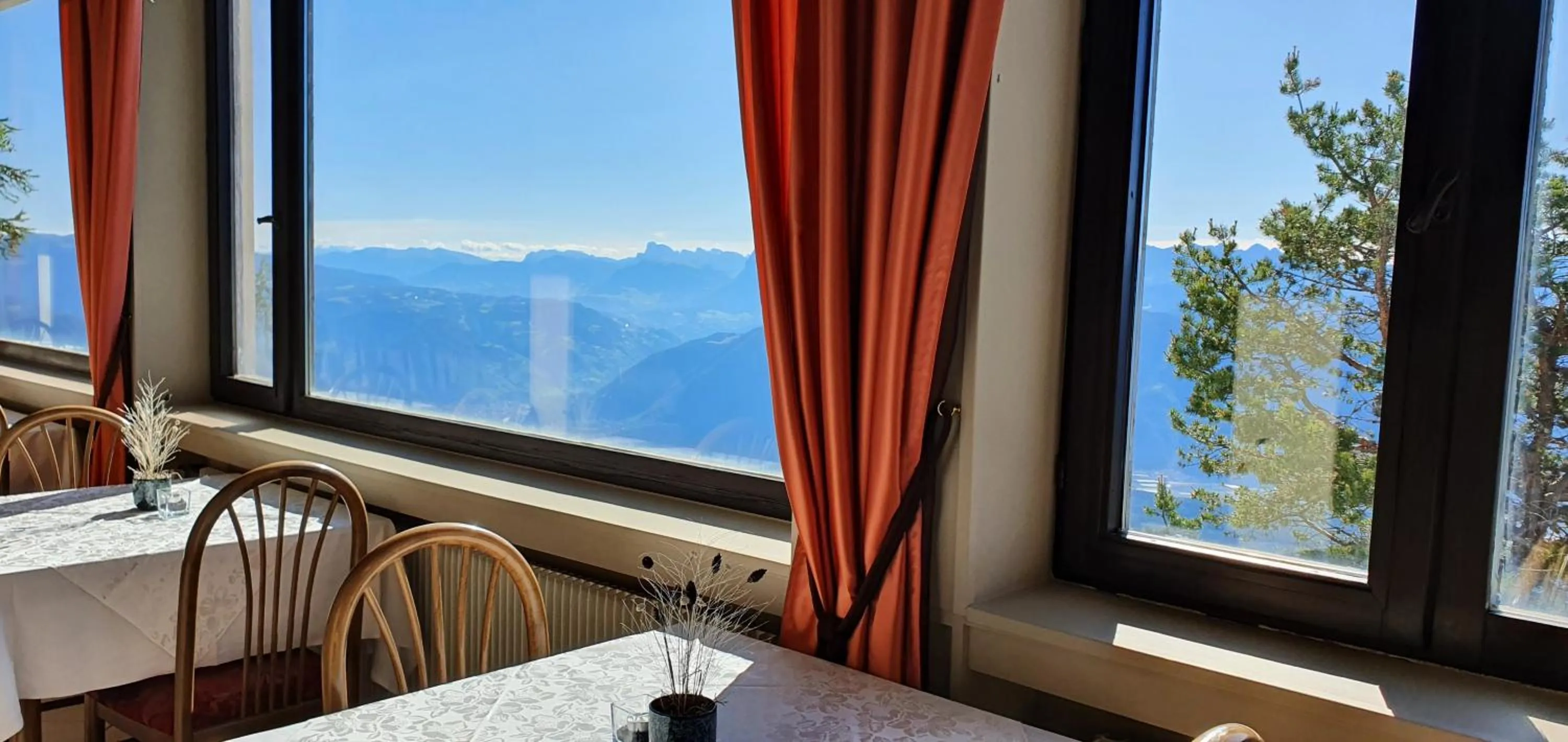 Restaurant/places to eat in PanoramaHotel Penegal