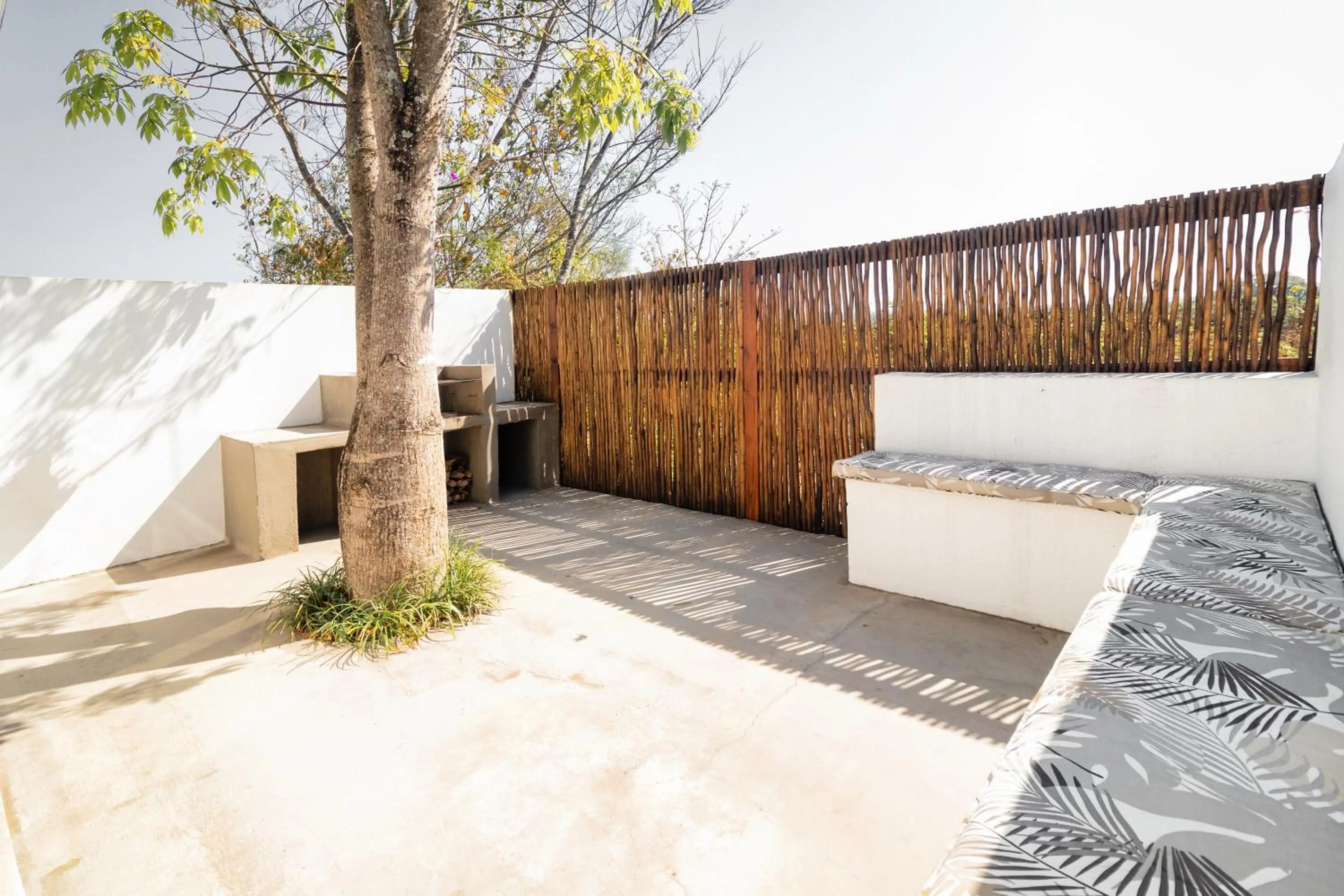 BBQ facilities in Nut Grove Boutique Hotel