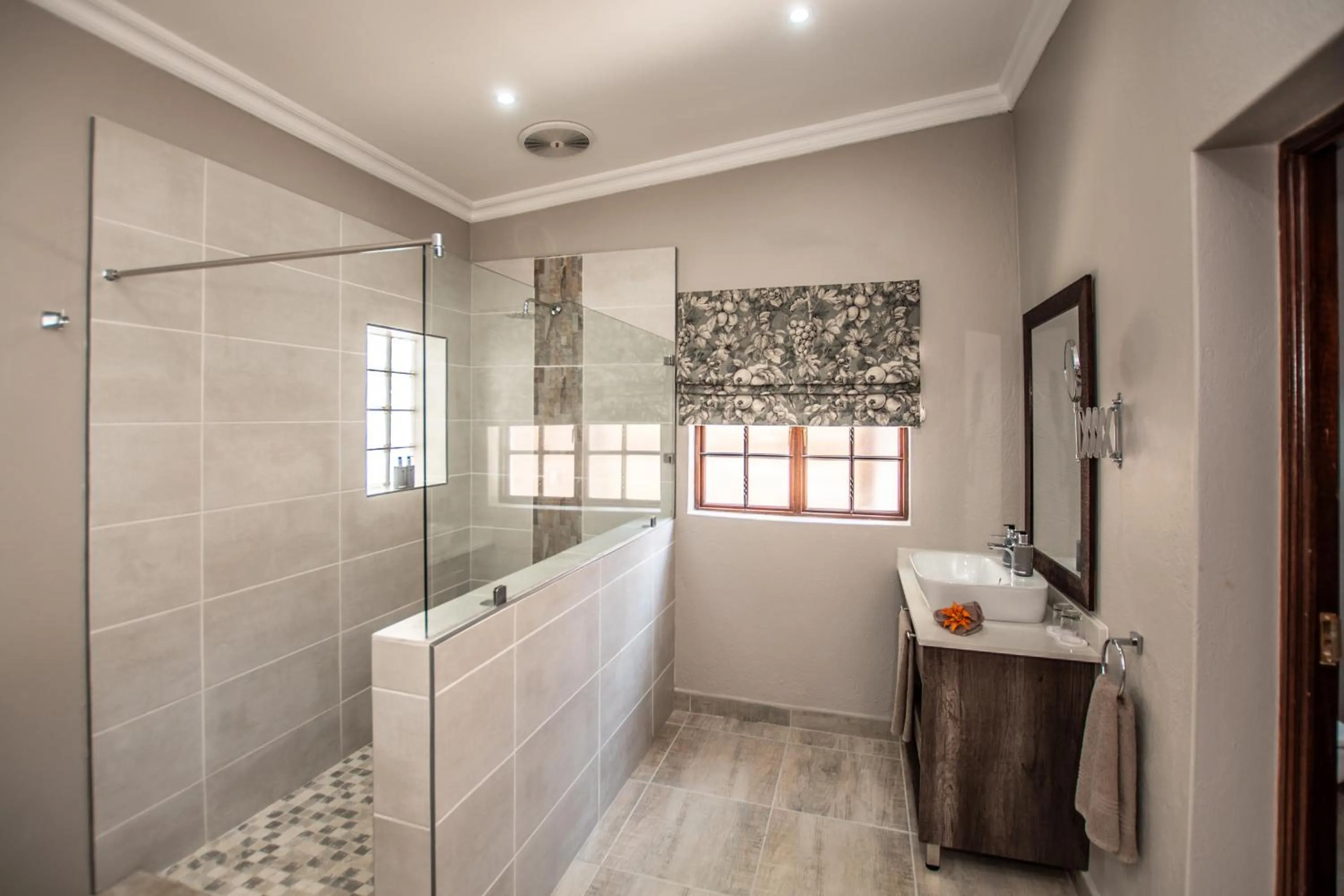 Shower in Nut Grove Boutique Hotel