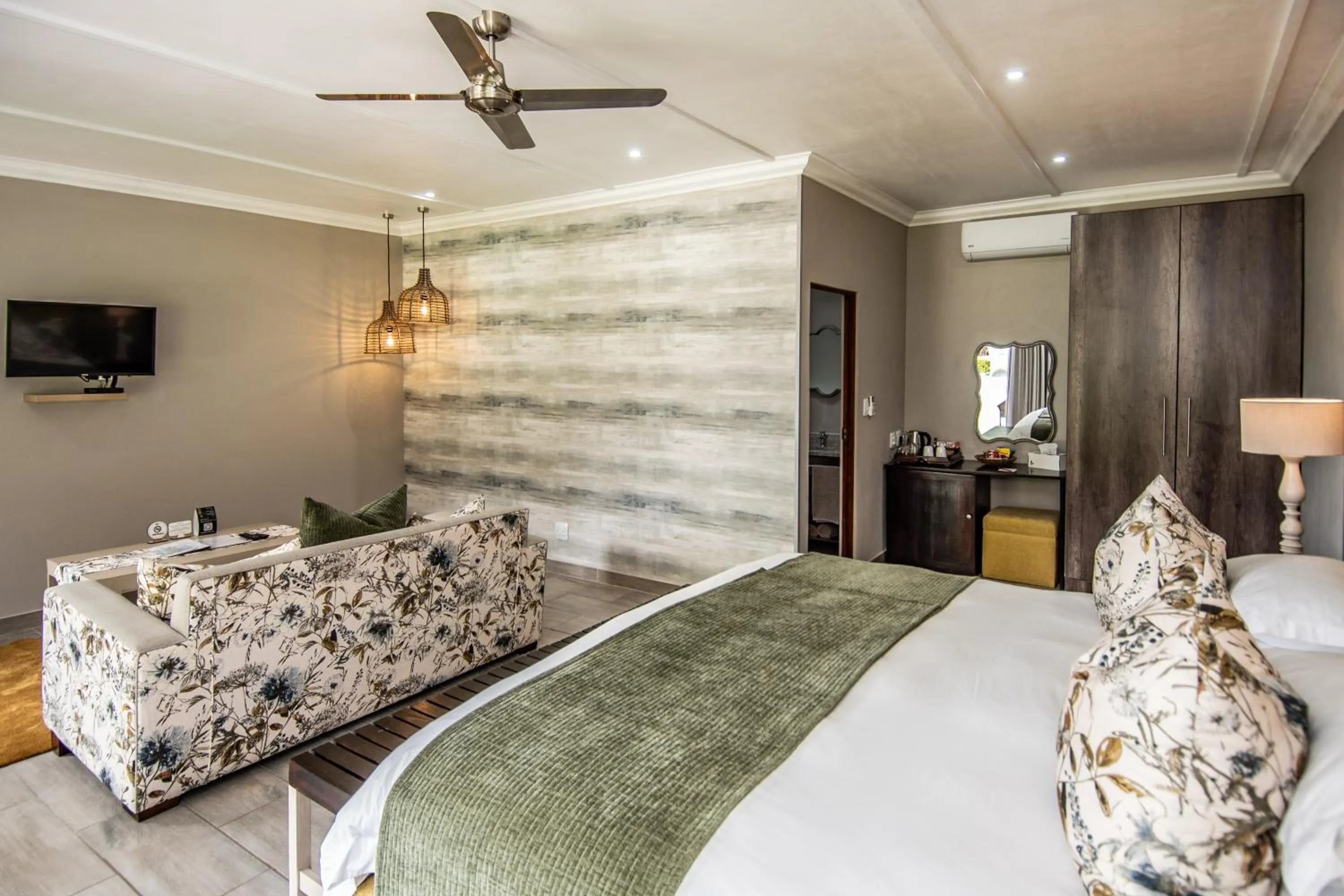 Bedroom, Bed in Nut Grove Boutique Hotel