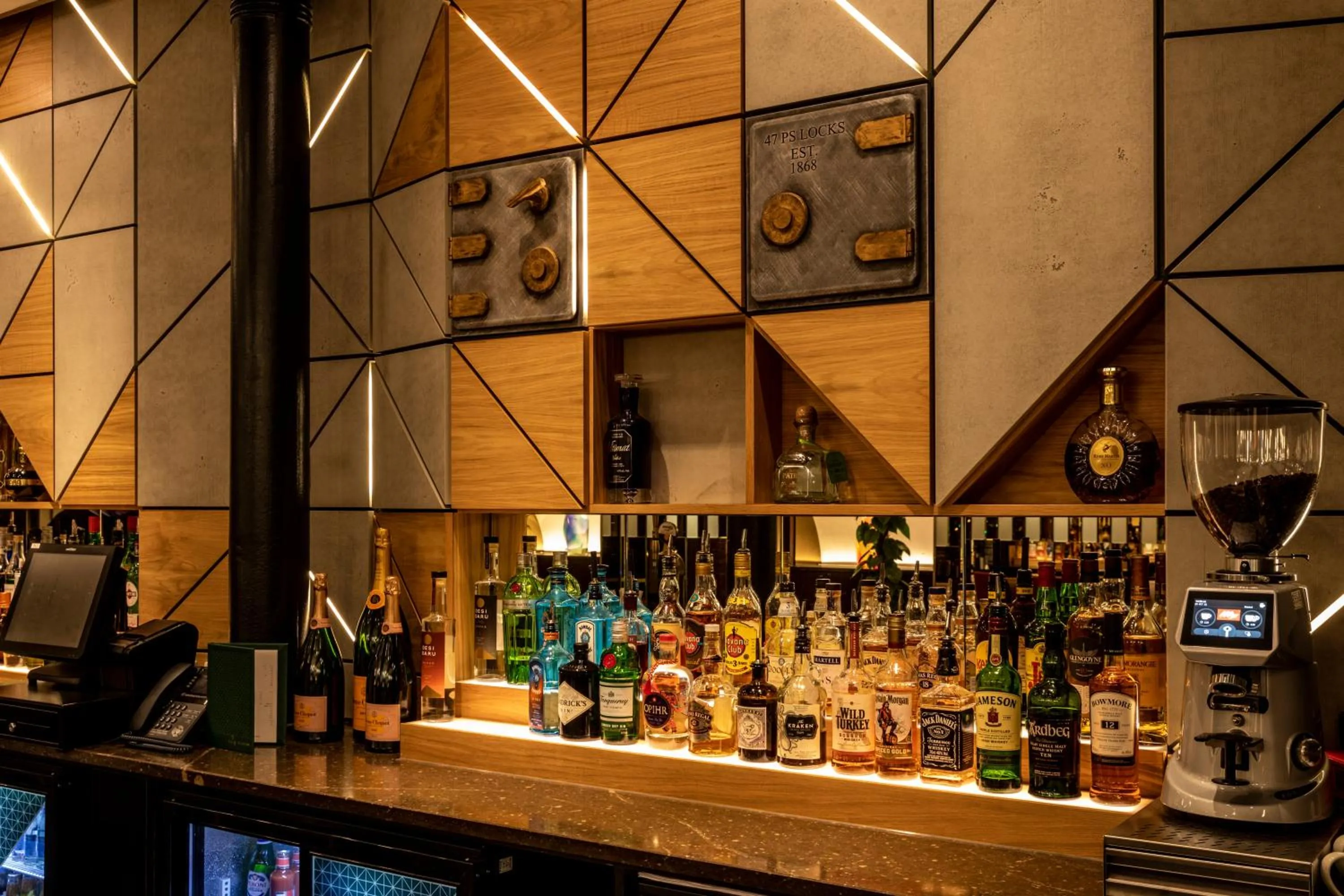 Lounge or bar in Forty Seven Hotel Manchester, WorldHotels Crafted