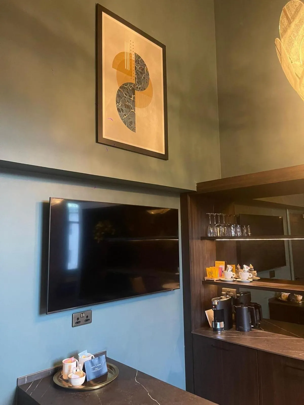 TV and multimedia in Forty Seven Hotel Manchester, WorldHotels Crafted