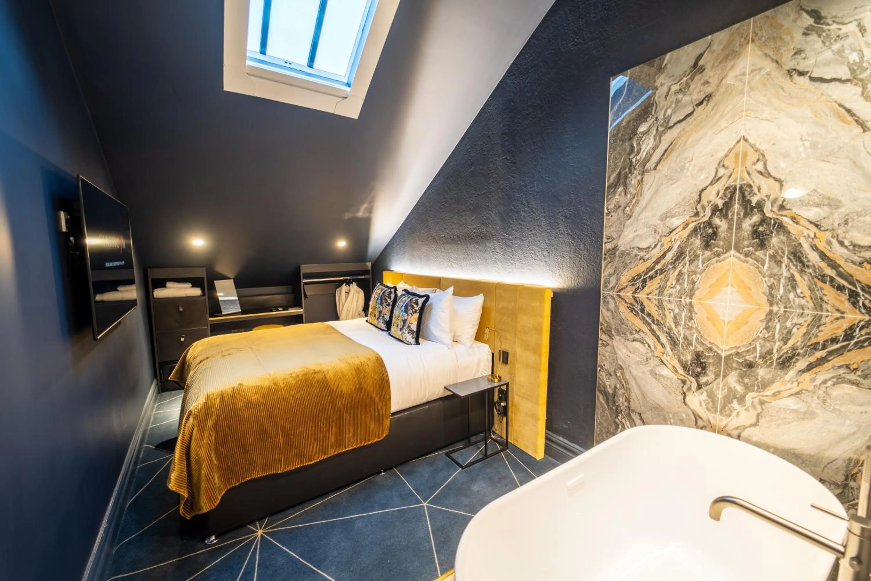 Bedroom, Bed in Forty Seven Hotel Manchester, WorldHotels Crafted