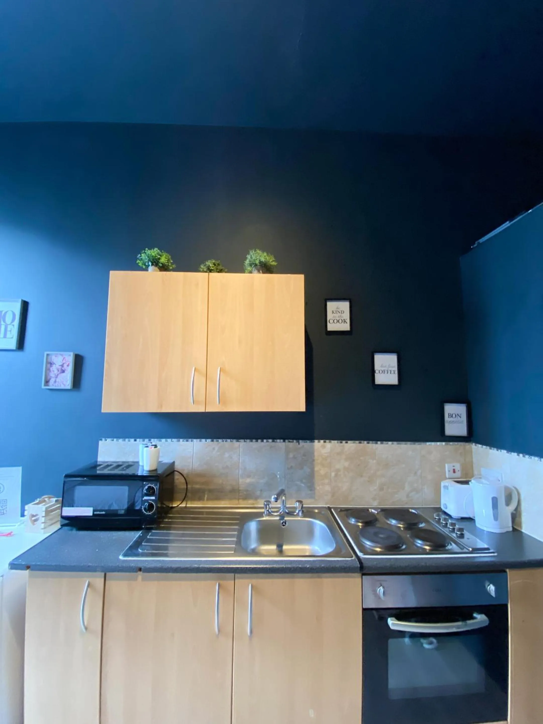 Kitchen or kitchenette in Holland Road Stays