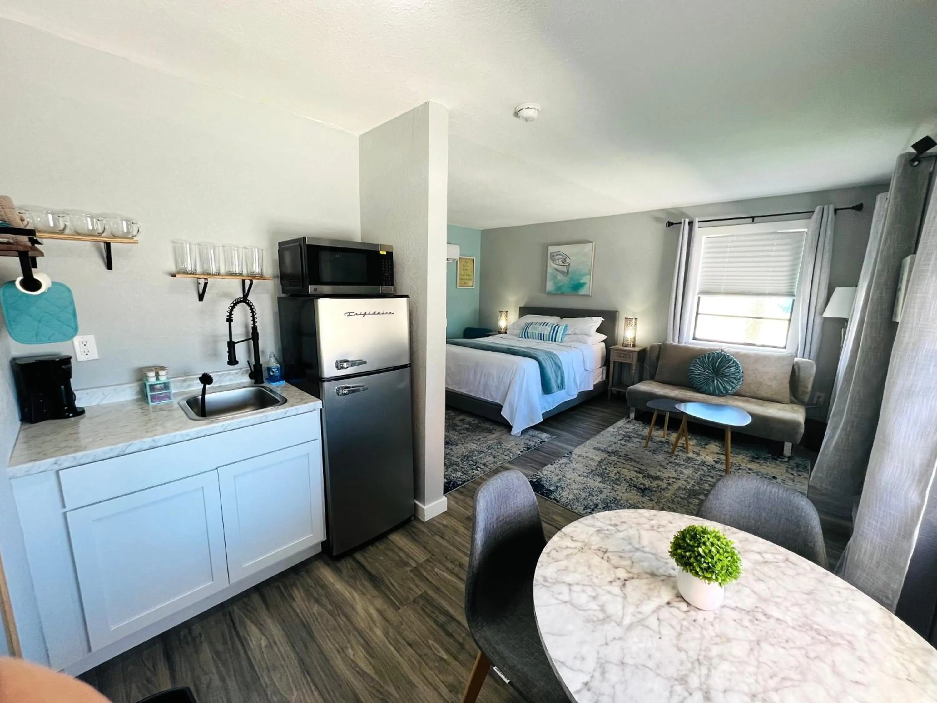 Bed in 1915 Beach Club