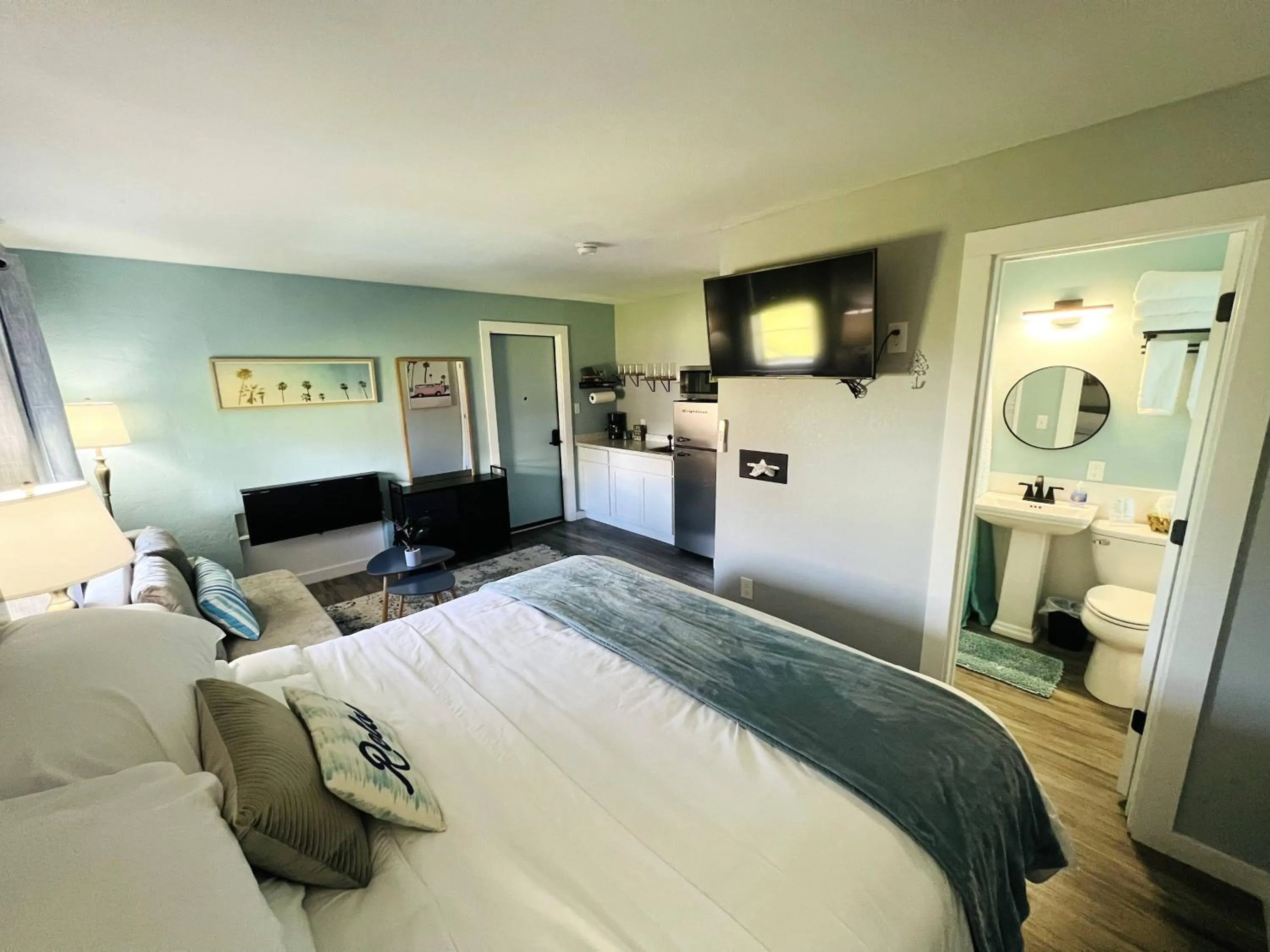 Bed in 1915 Beach Club