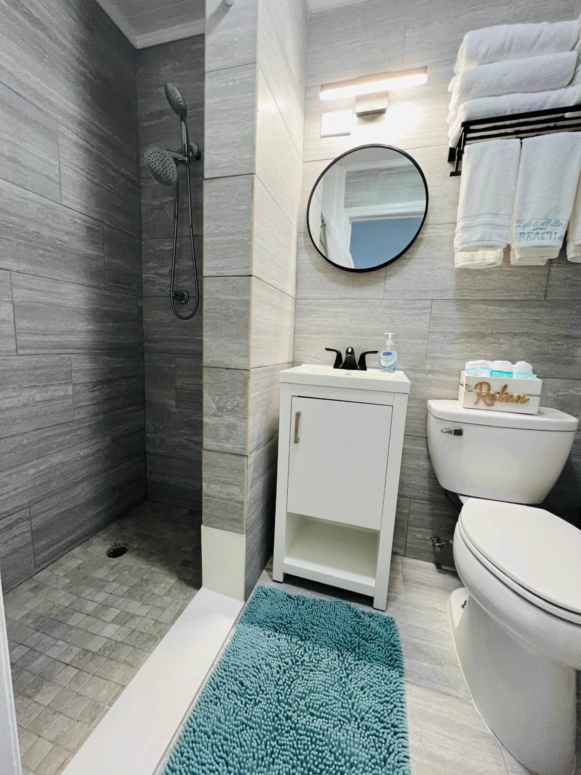 Shower in 1915 Beach Club