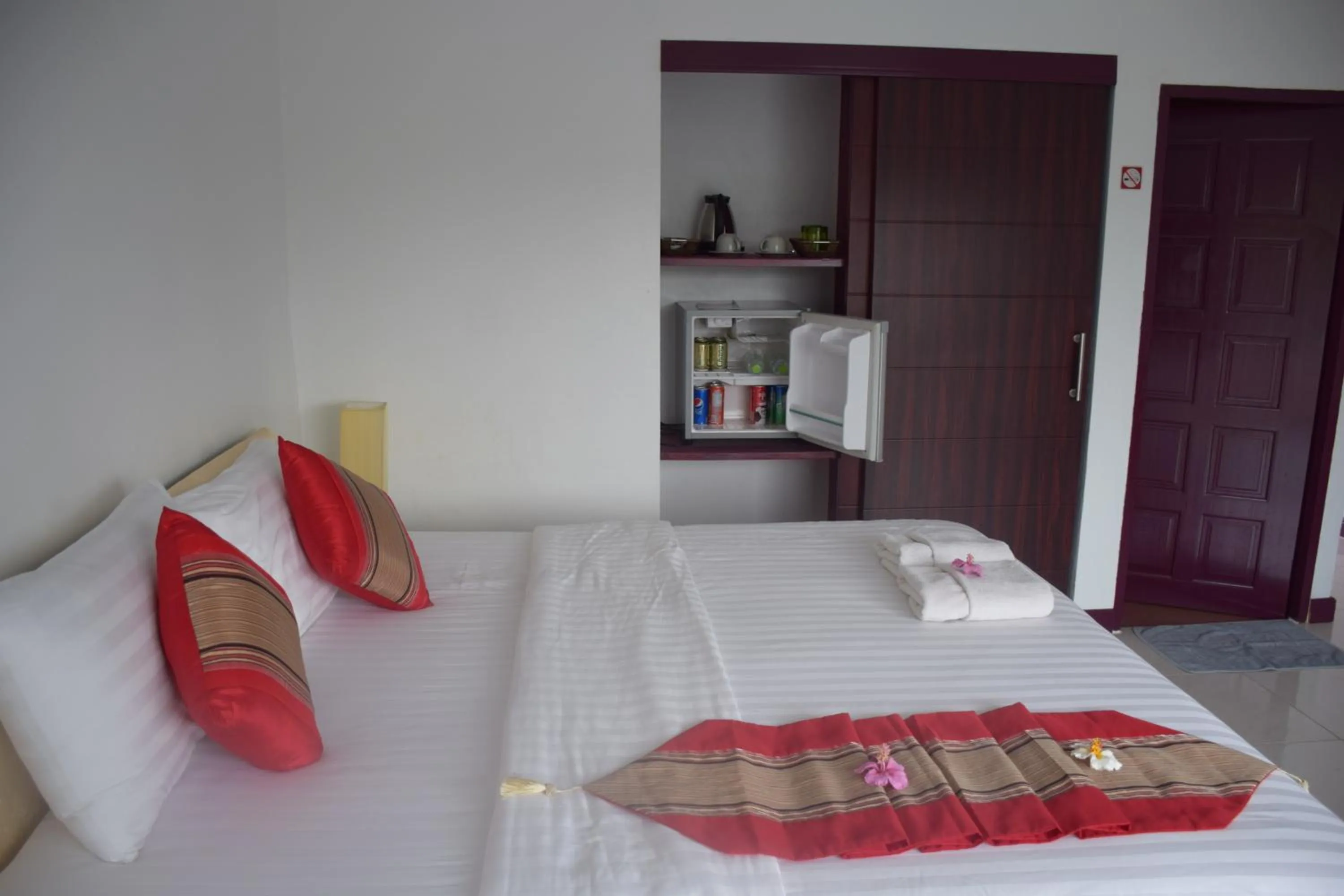 Photo of the whole room, Bed in Sumali Villa