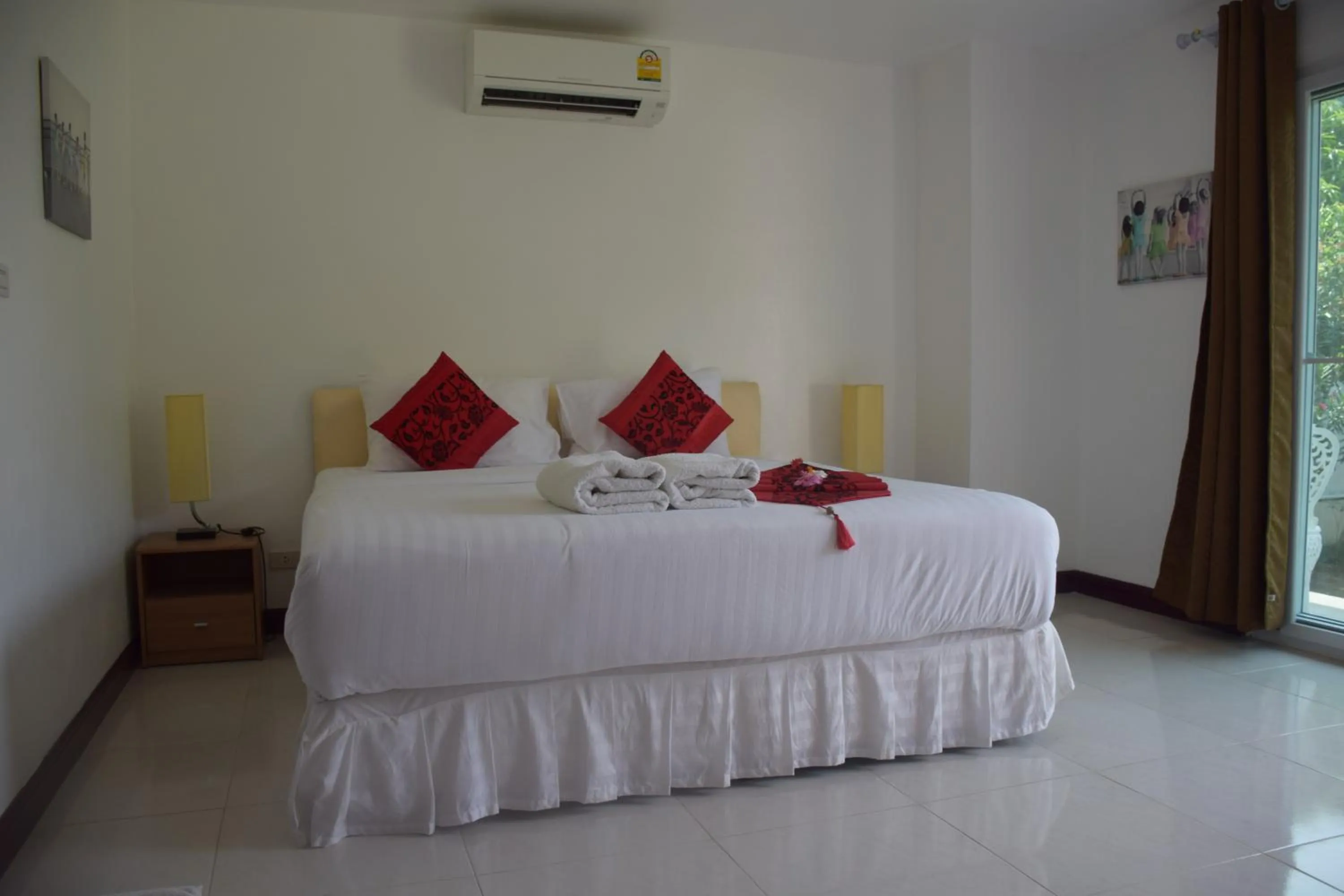 Photo of the whole room, Bed in Sumali Villa