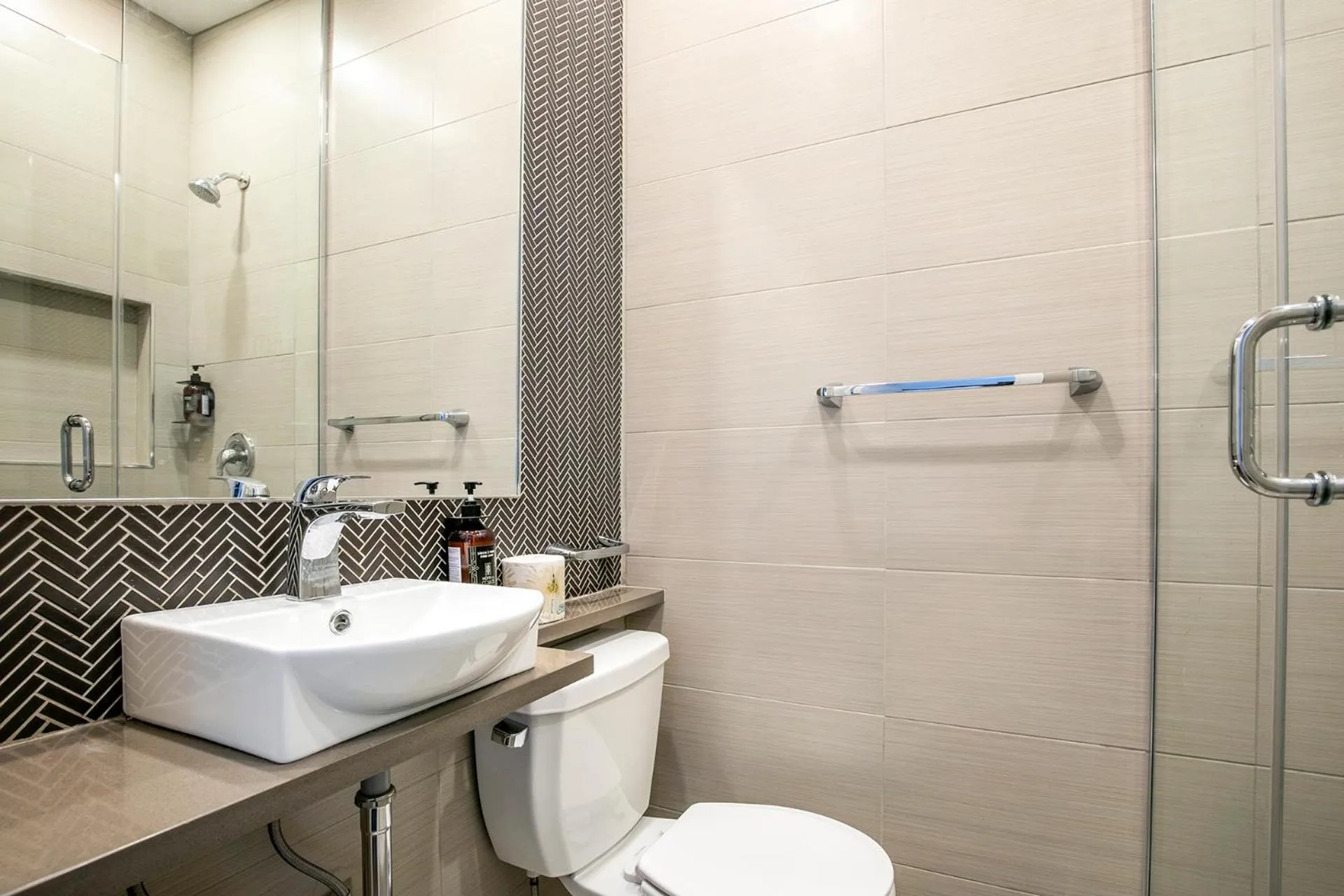 Shower in hotel le coach