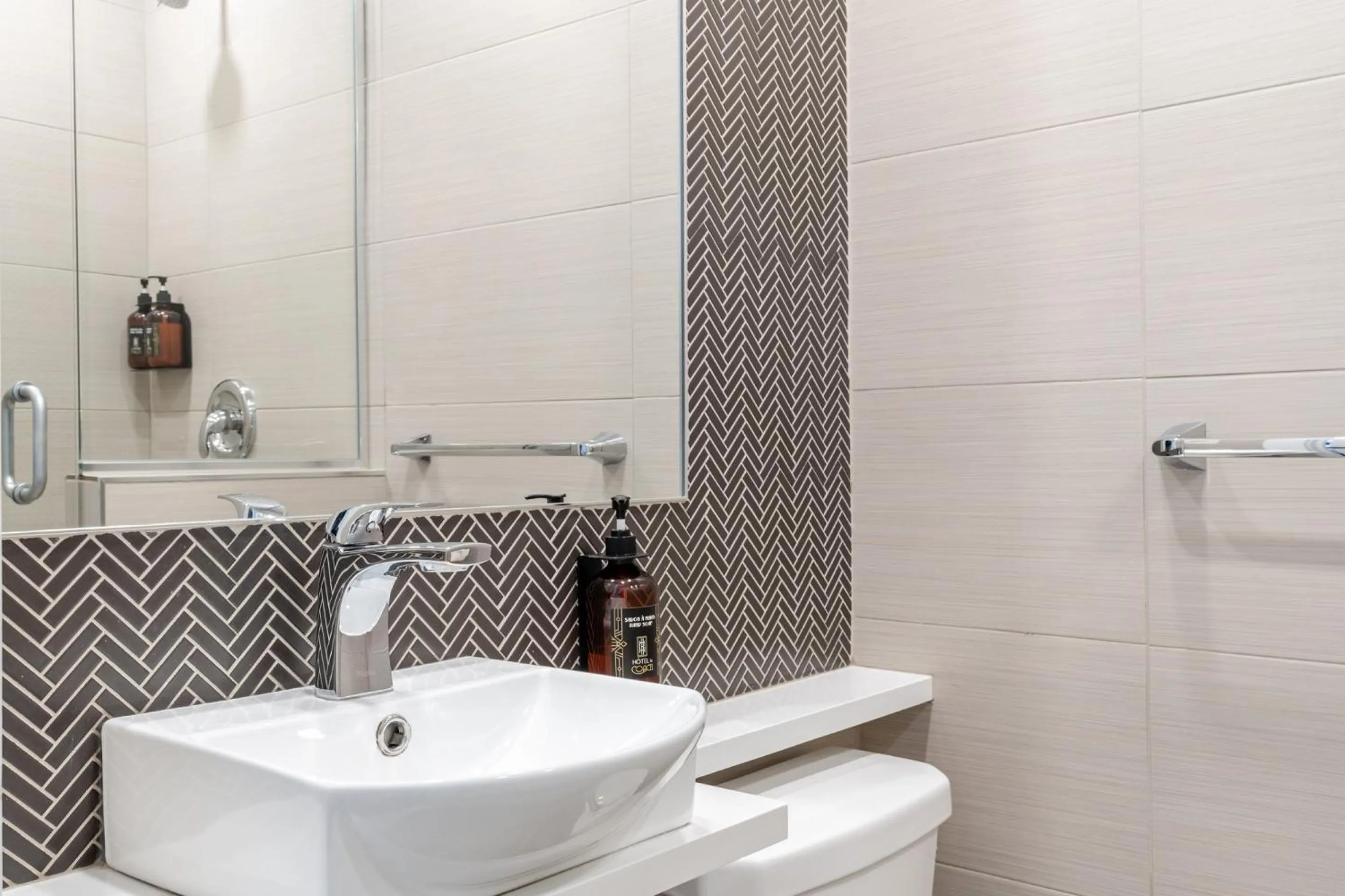 Shower in hotel le coach